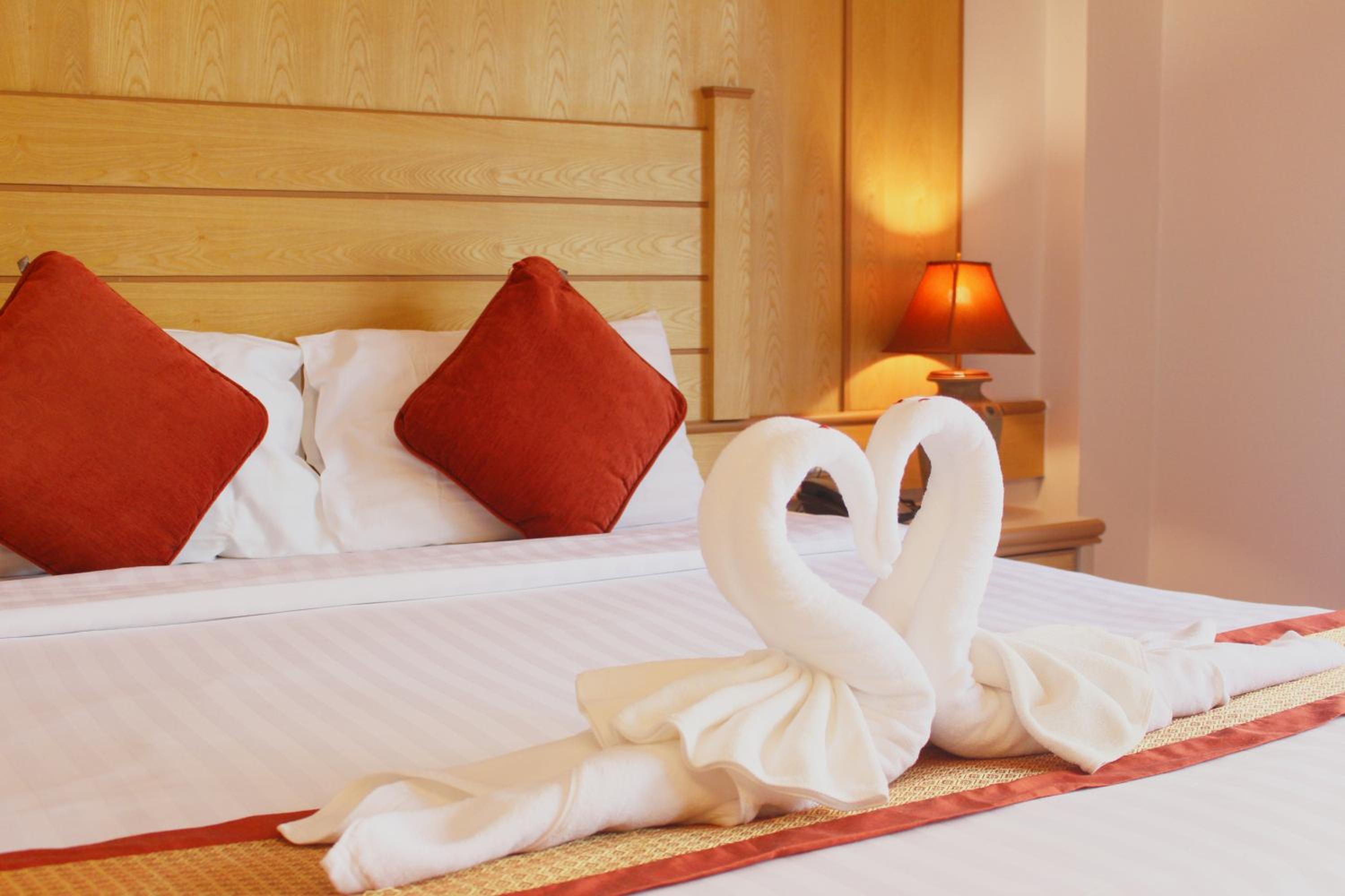 Superior Double or Twin Room with Pool View - Photo 6