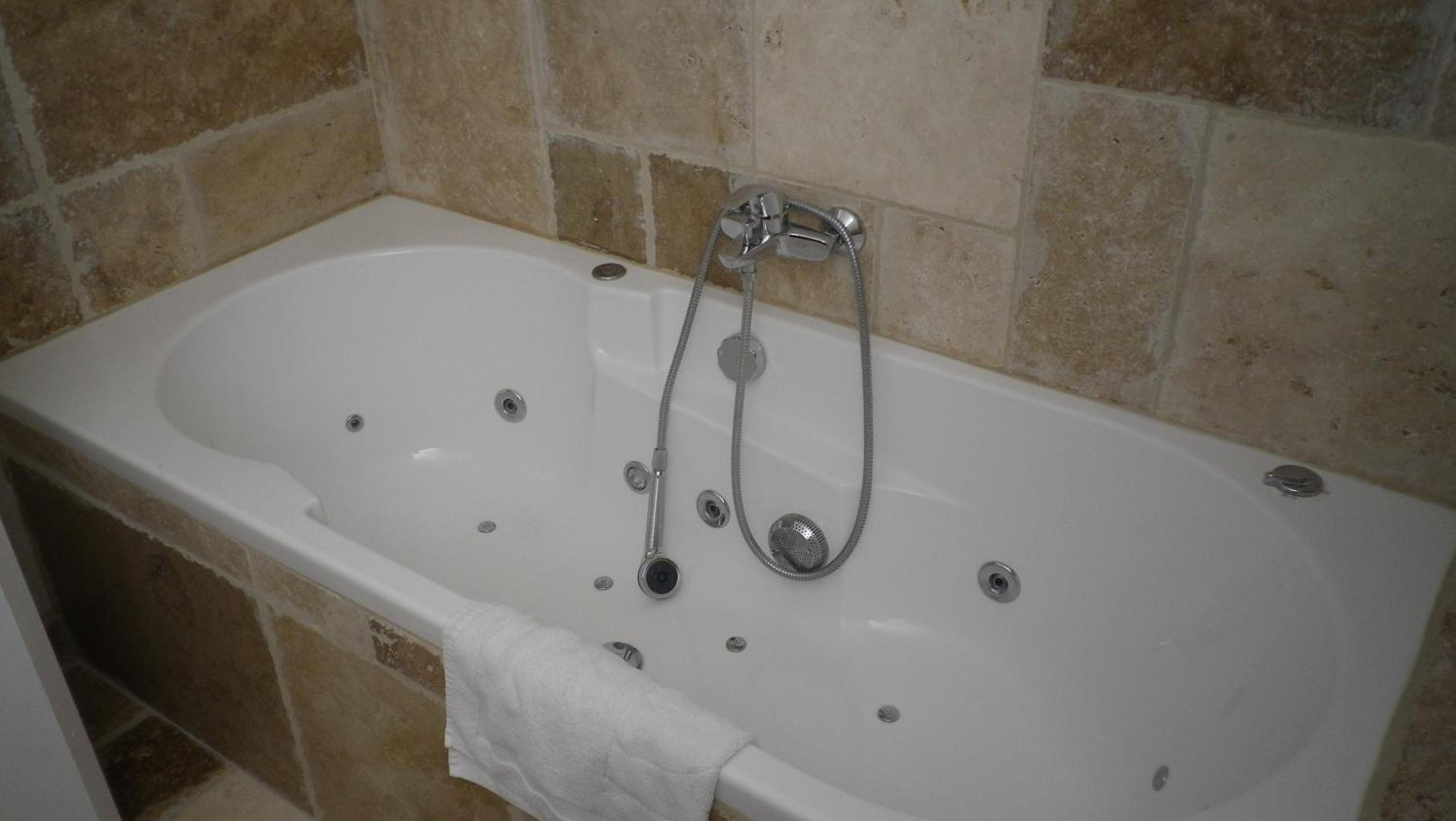 Double Room - Photo 7