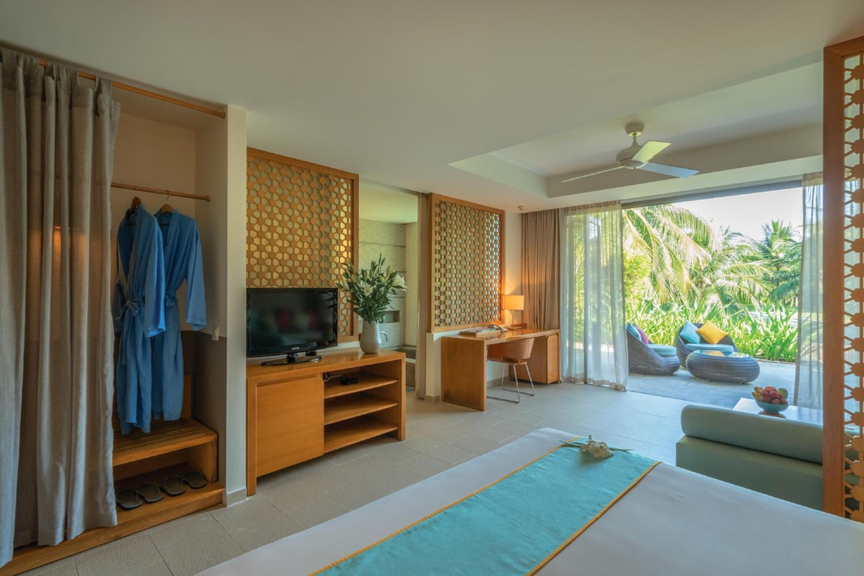 Garden View One-Bedroom - King - Photo 3