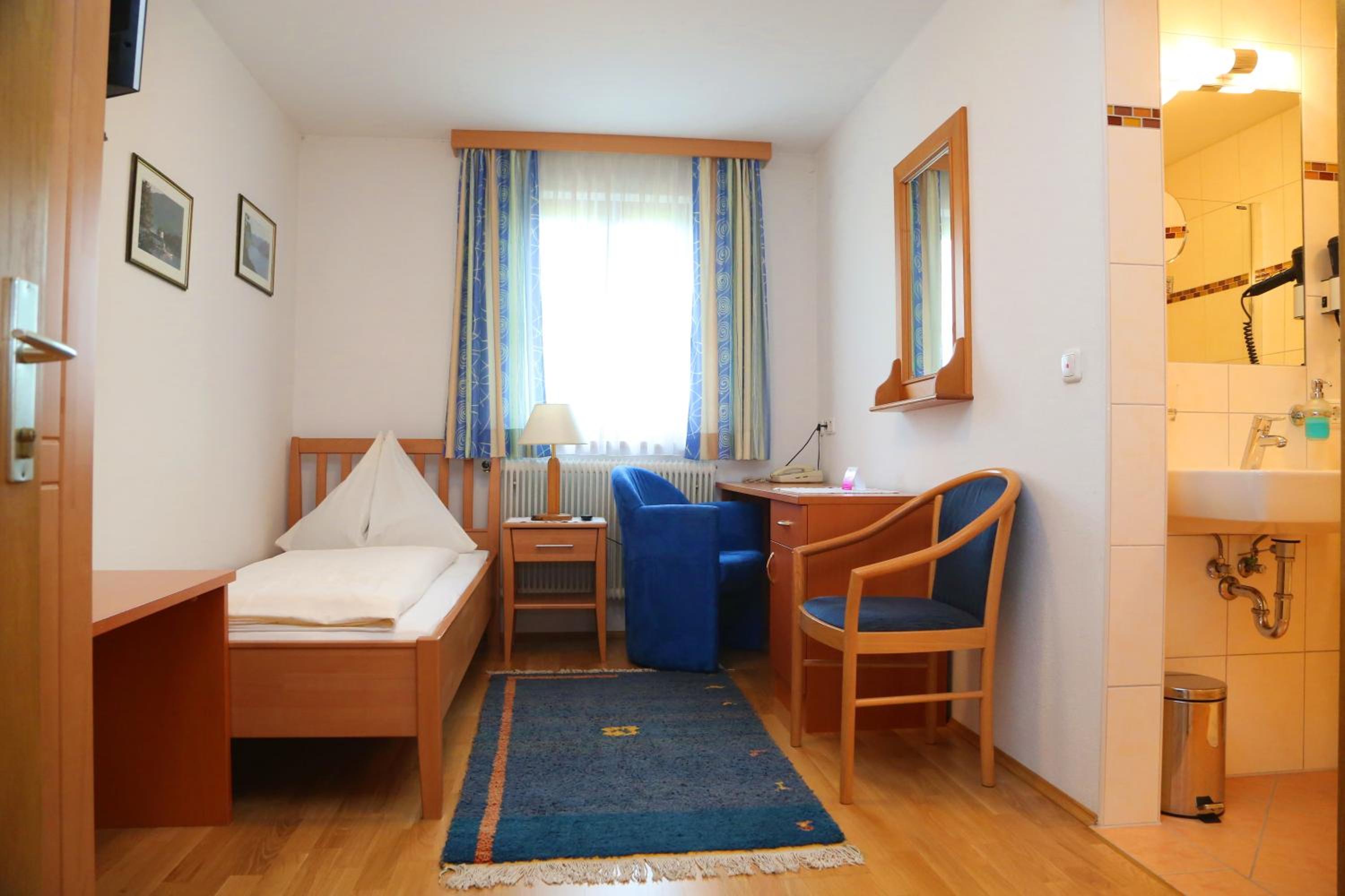 Single Room photo 2