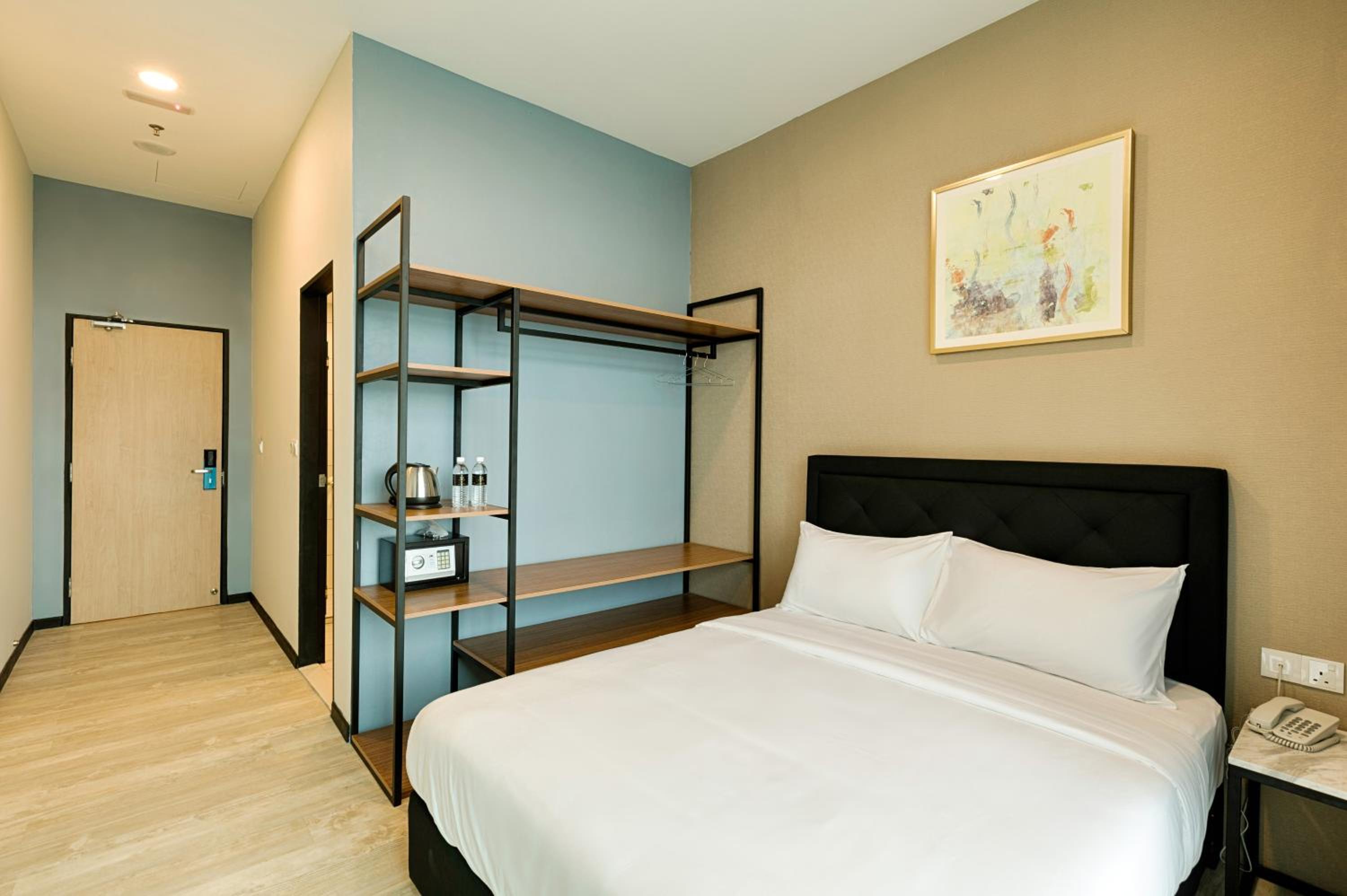 Deluxe Queen Room photo 3
