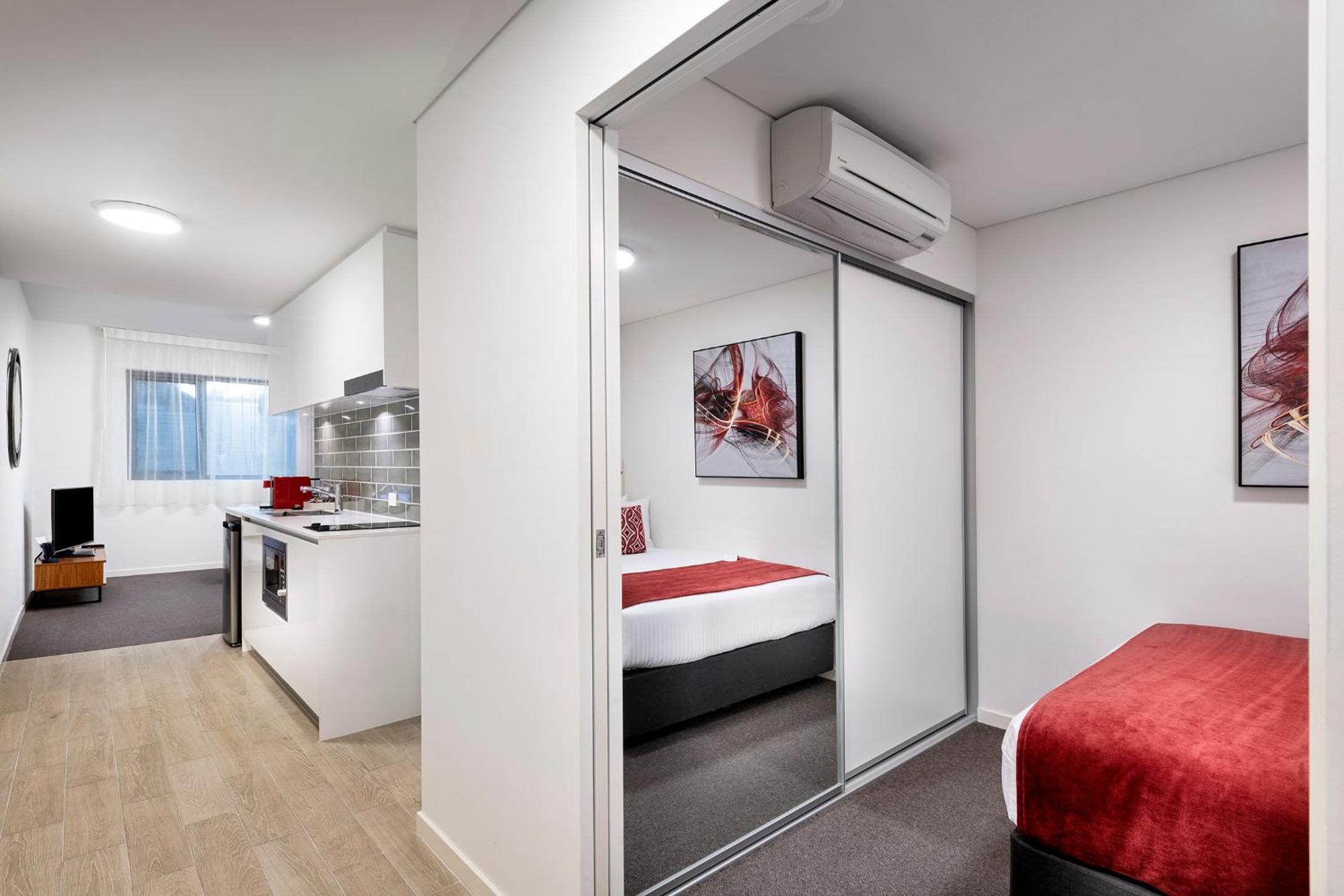 1 Queen Bed, Suite, Non-Smoking