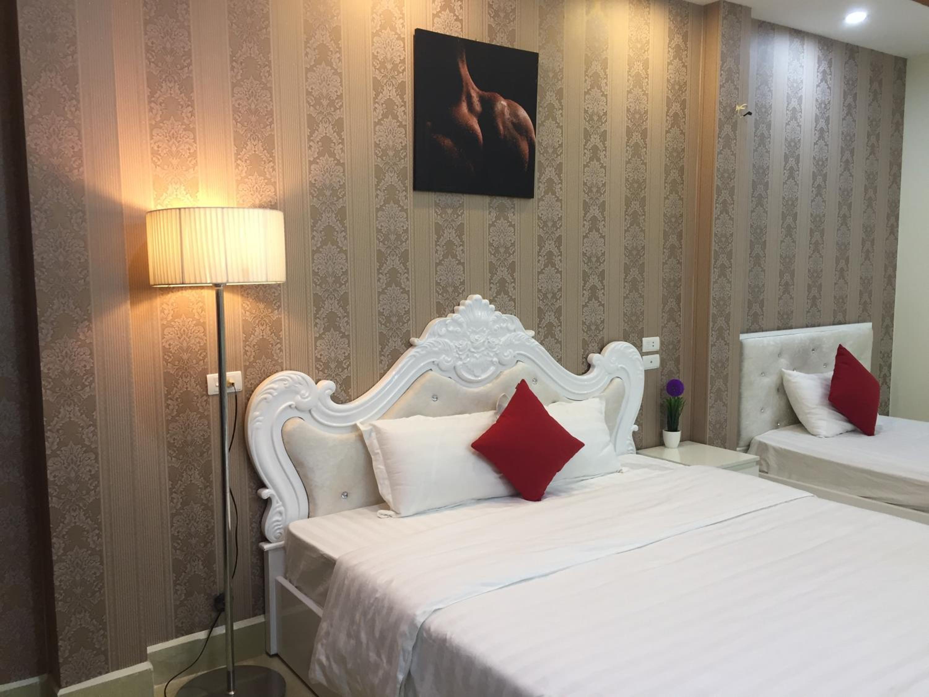 King Room with Two King Beds - Photo 5