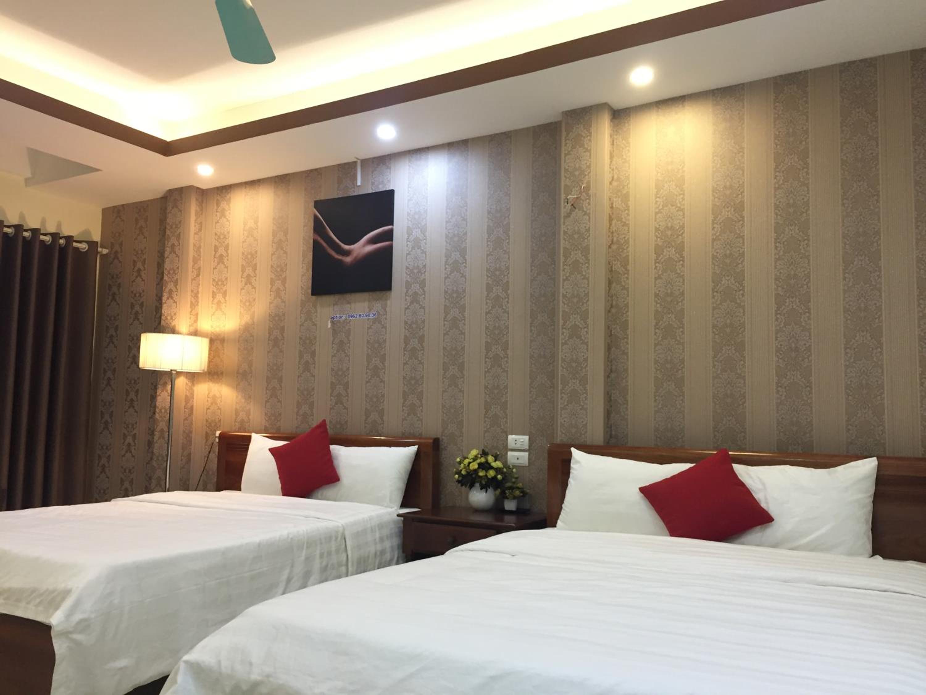 King Room with Two King Beds - Photo 10