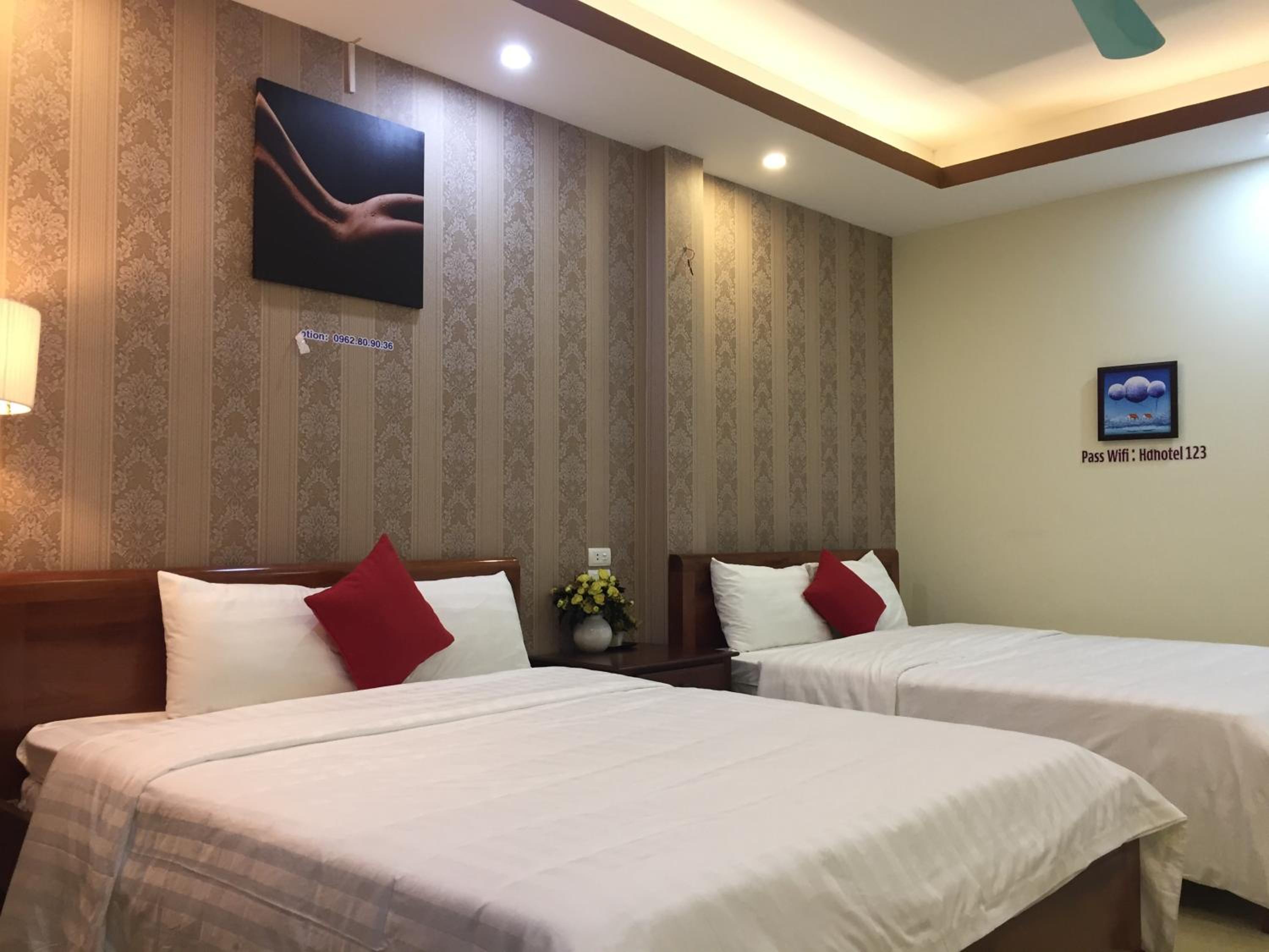 King Room with Two King Beds - Photo 11