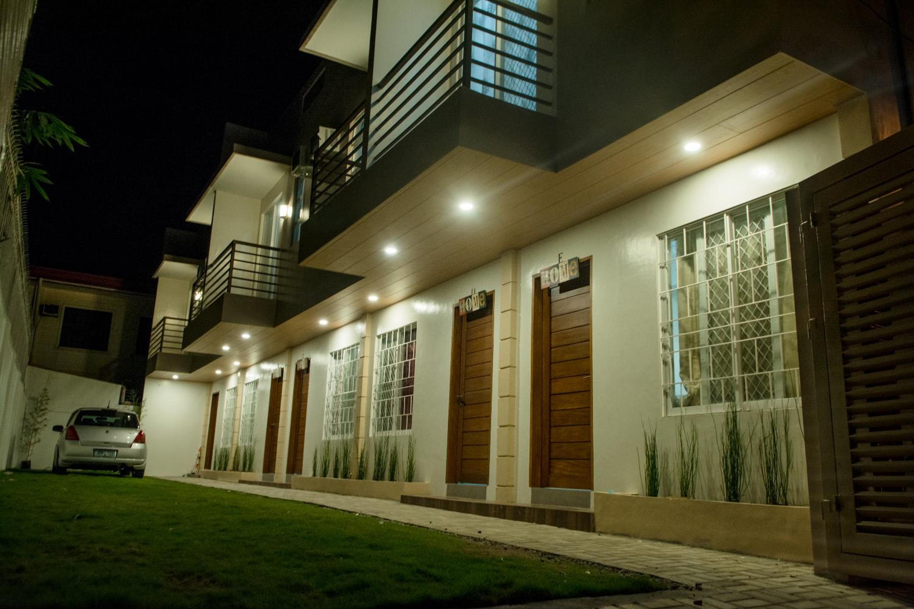 Three-Bedroom Apartment - Photo 4