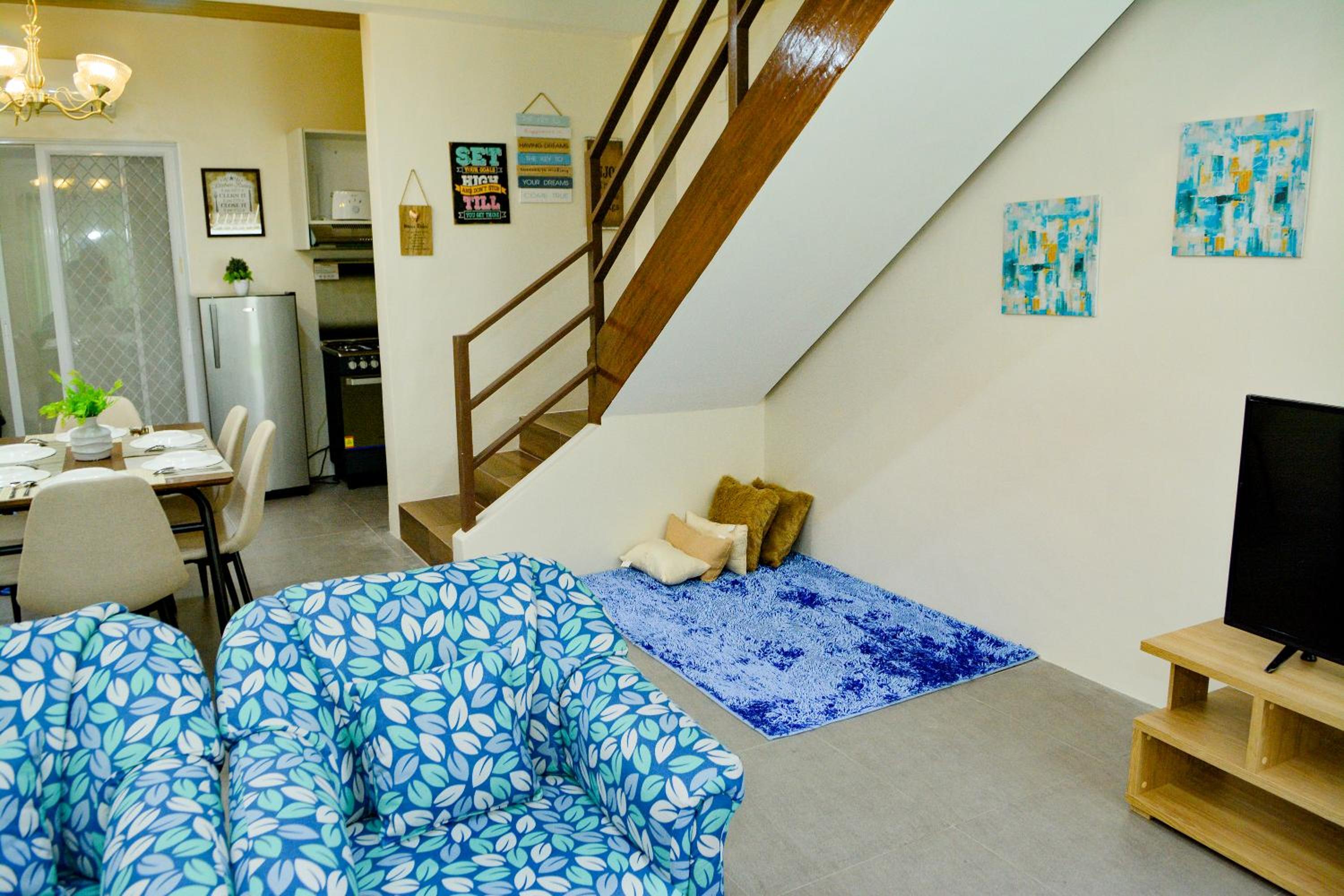 Three-Bedroom Apartment - Photo 18