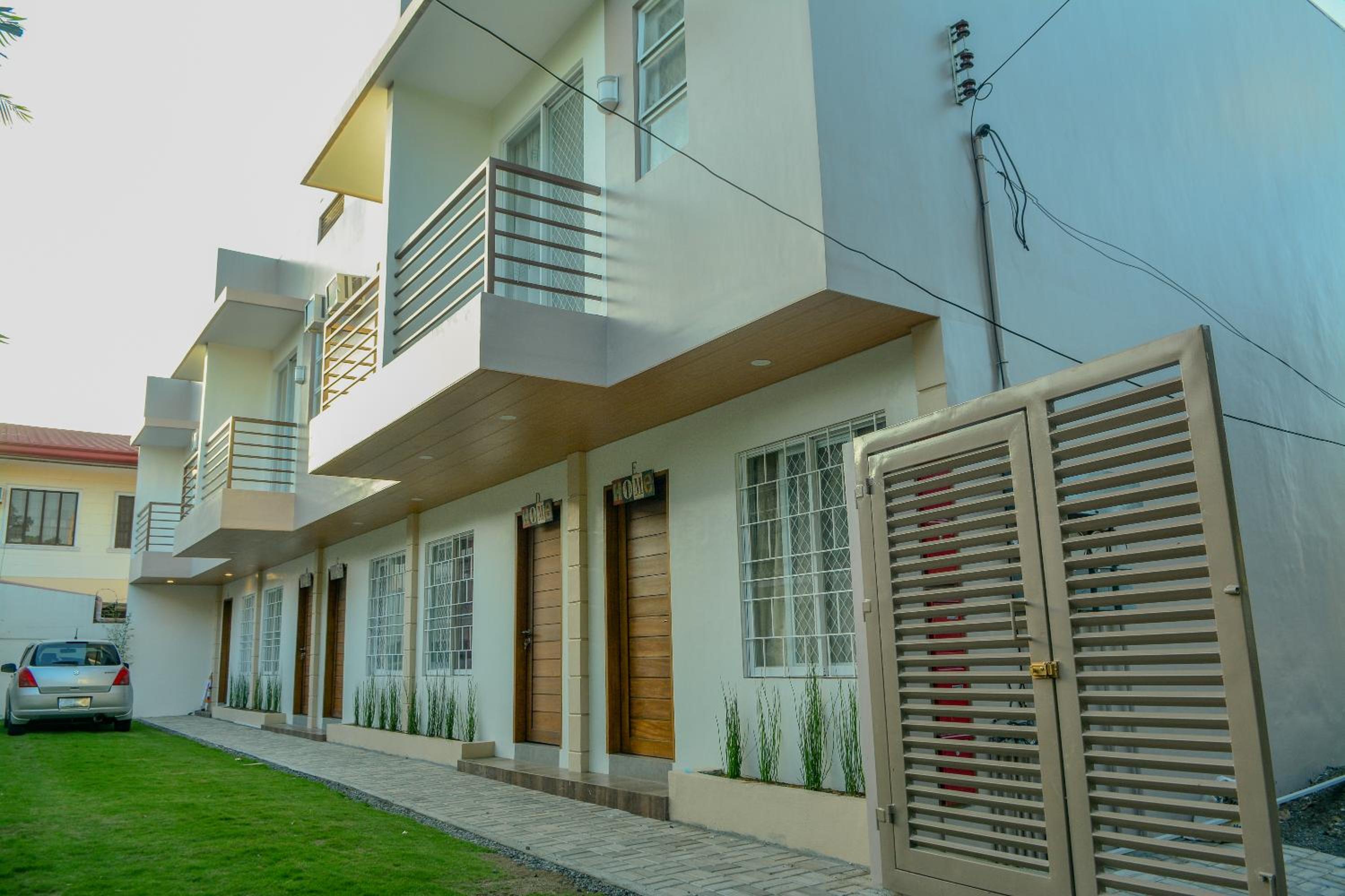 Three-Bedroom Apartment - Photo 12