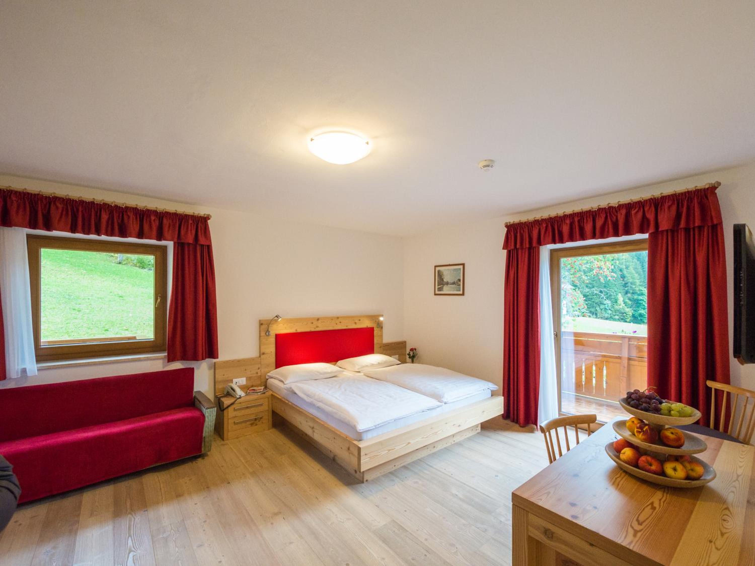 Deluxe Double Room with Balcony photo 3