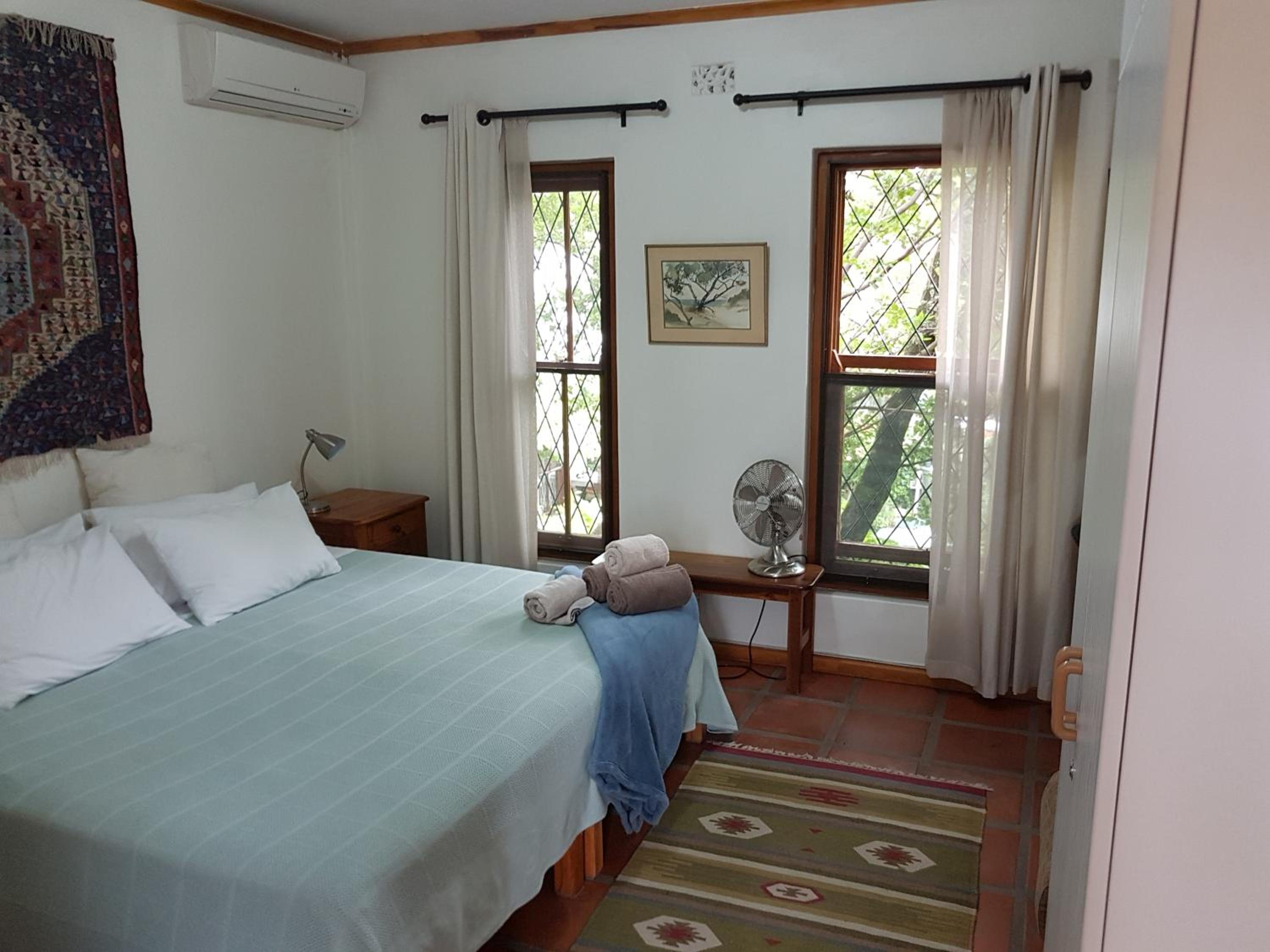 Queen Room photo 2
