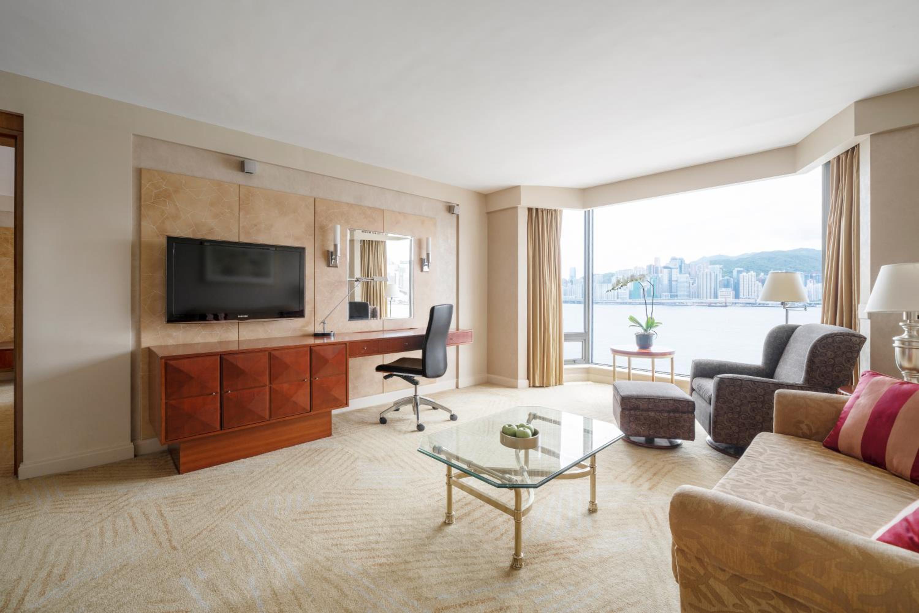 Premier Harbor View Suite with Horizon Club Benefits