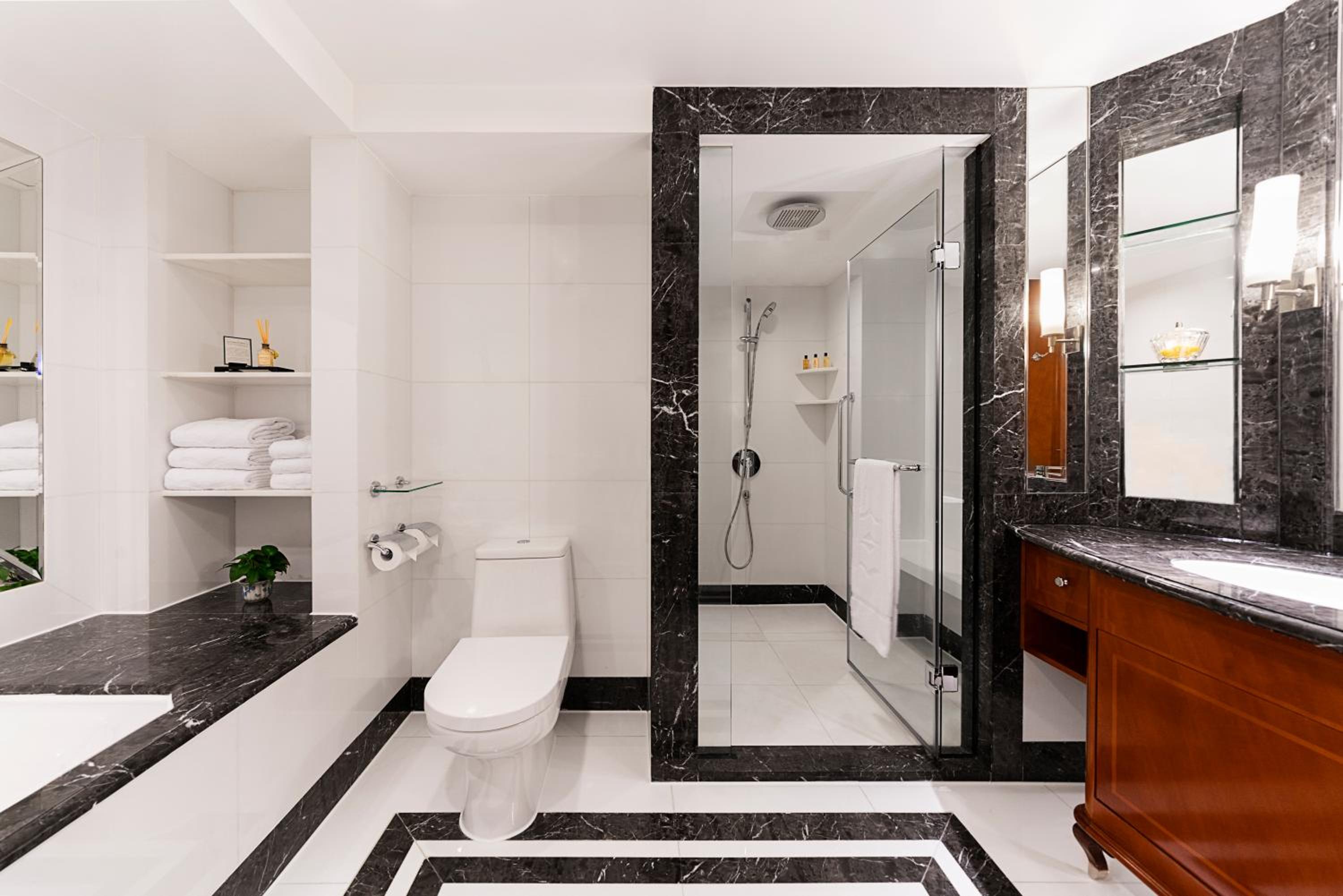 Executive Suite with Horizon Club Benefits