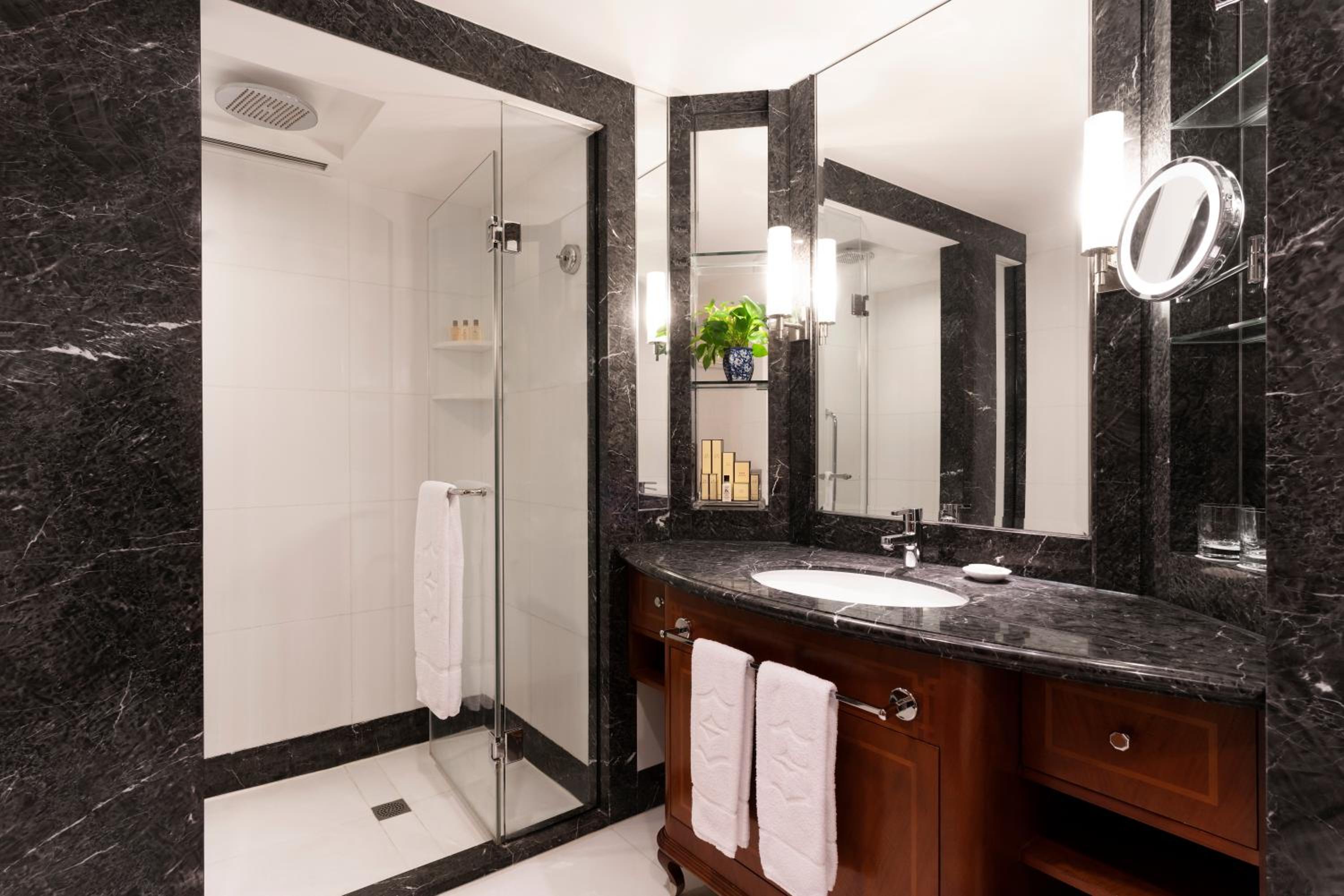 Horizon Club Side Harbor View King Room with Horizon Club Benefits