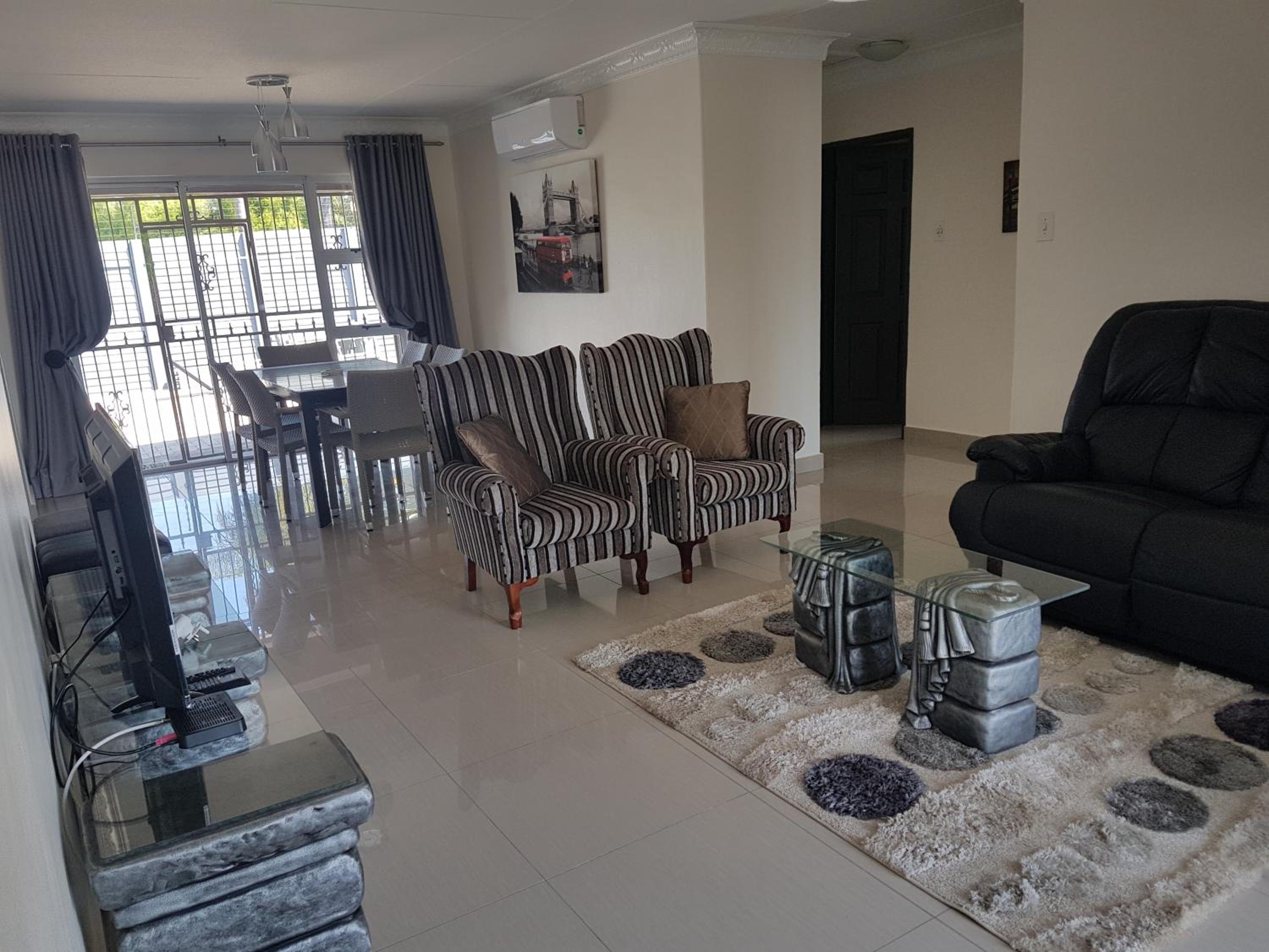 Three-Bedroom Apartment - Photo 13