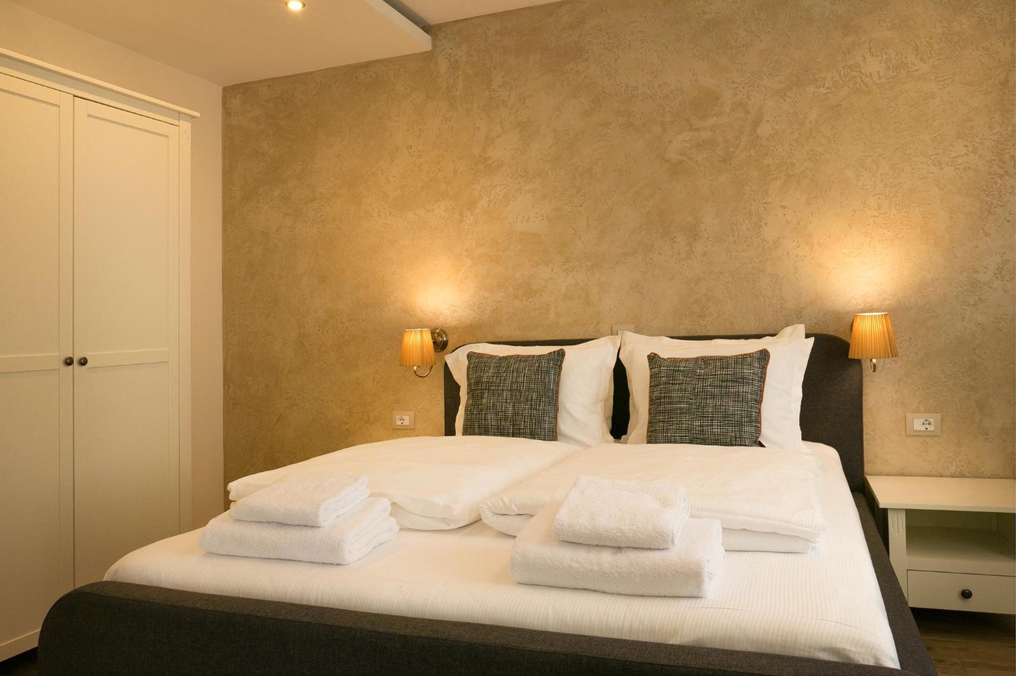 One-Bedroom Apartment with Balcony - Photo 7