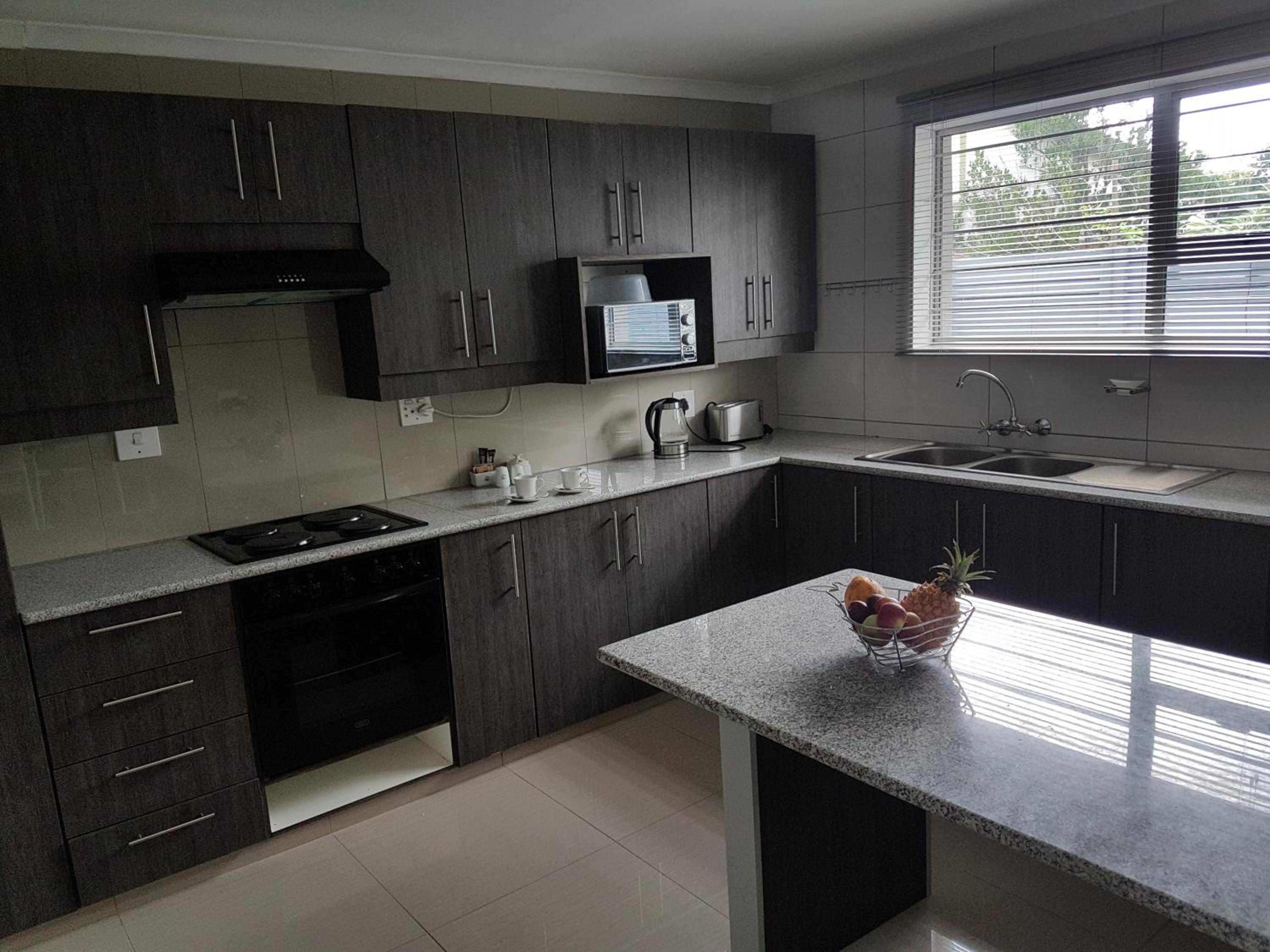 Three-Bedroom Apartment - Photo 8