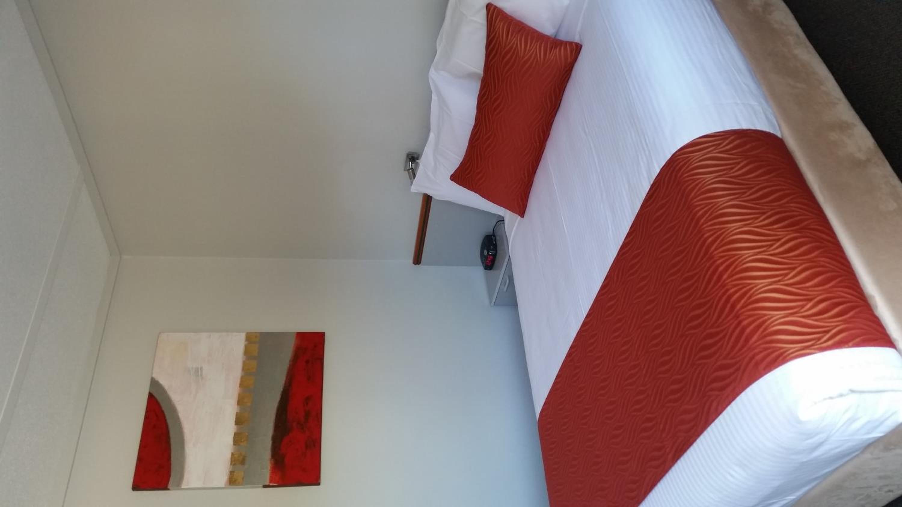 Deluxe Queen Room - Photo 10