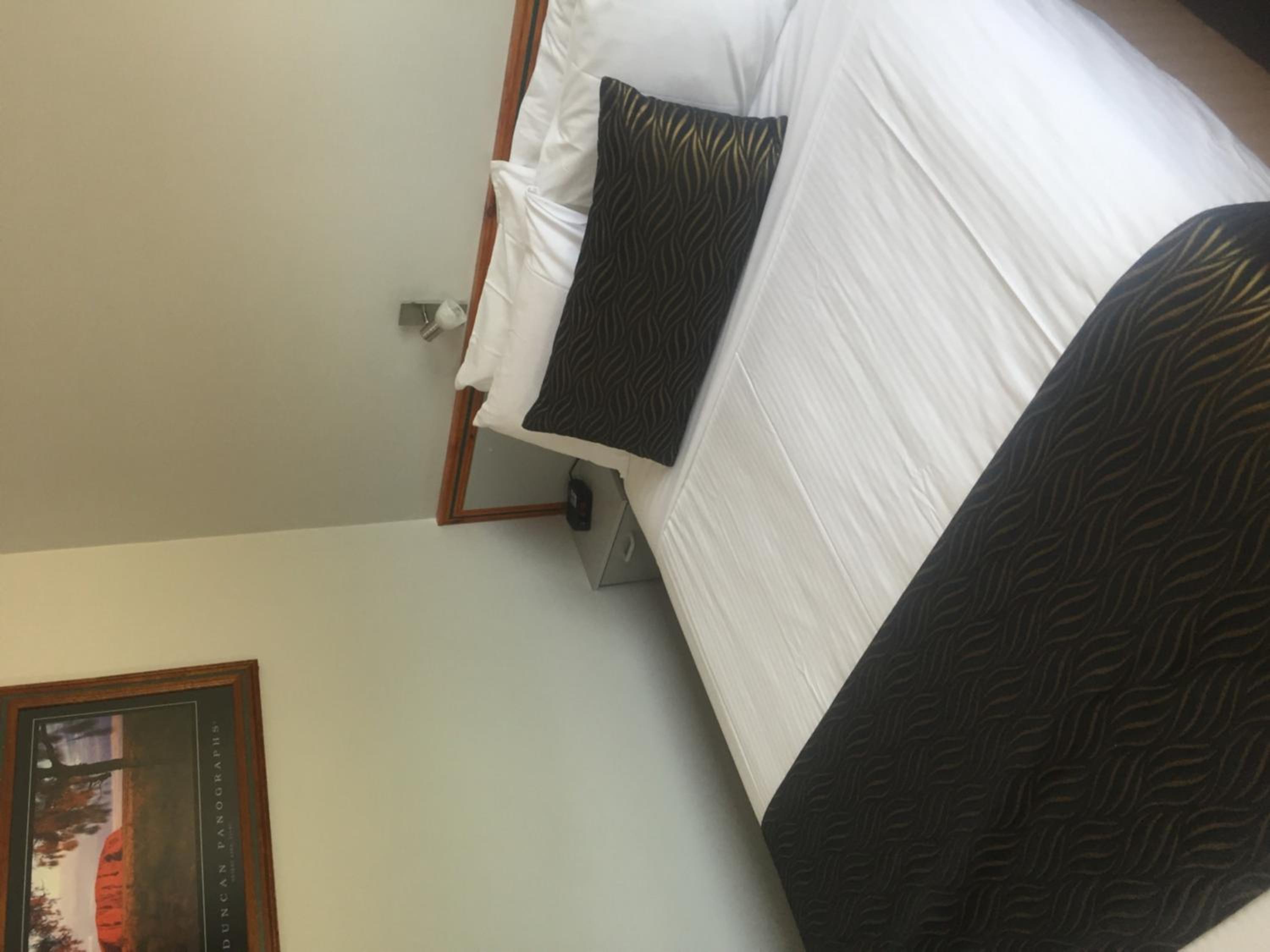Deluxe Queen Room - Photo 11