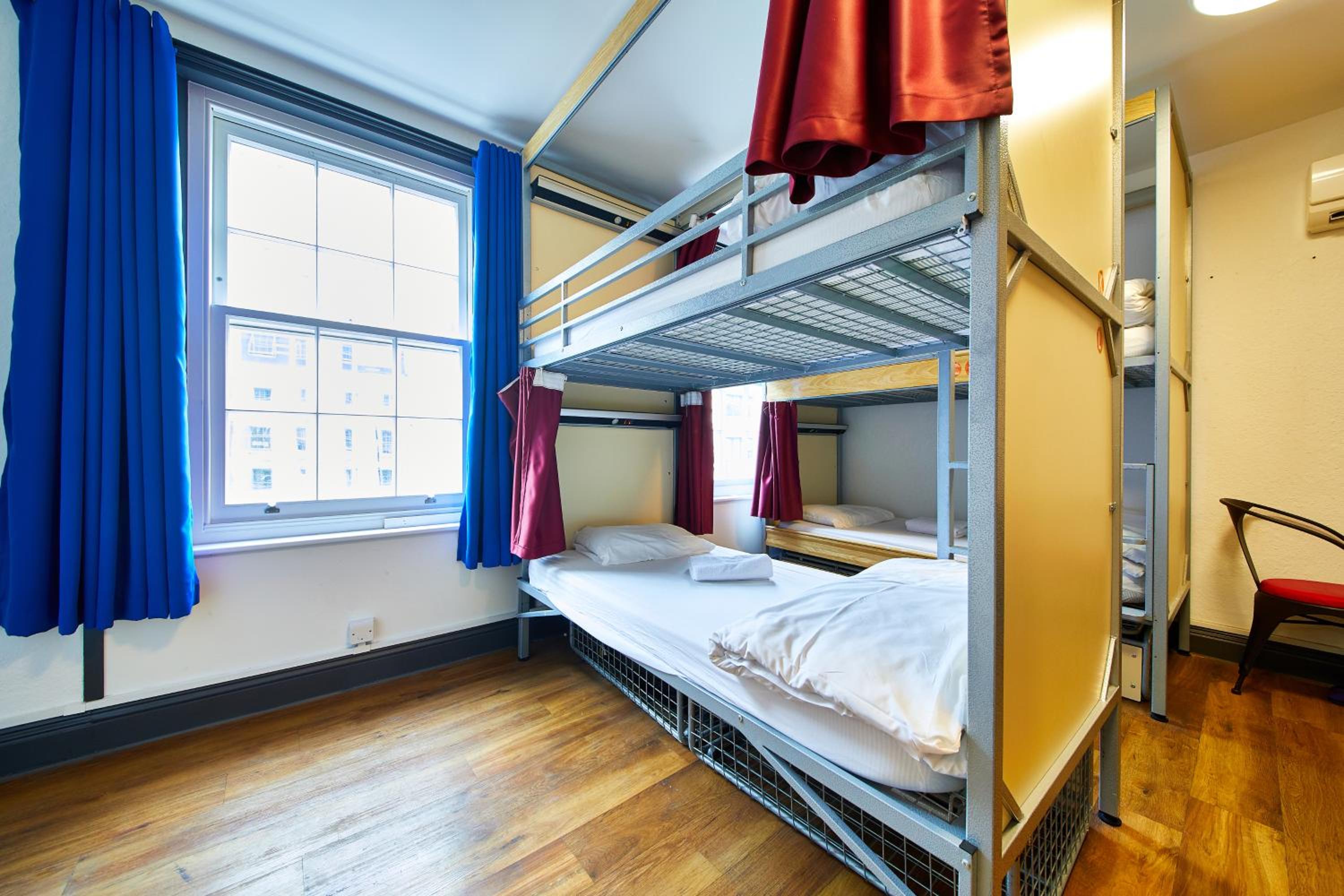 Bed in 14-Bed Female Dormitory Room photo 3