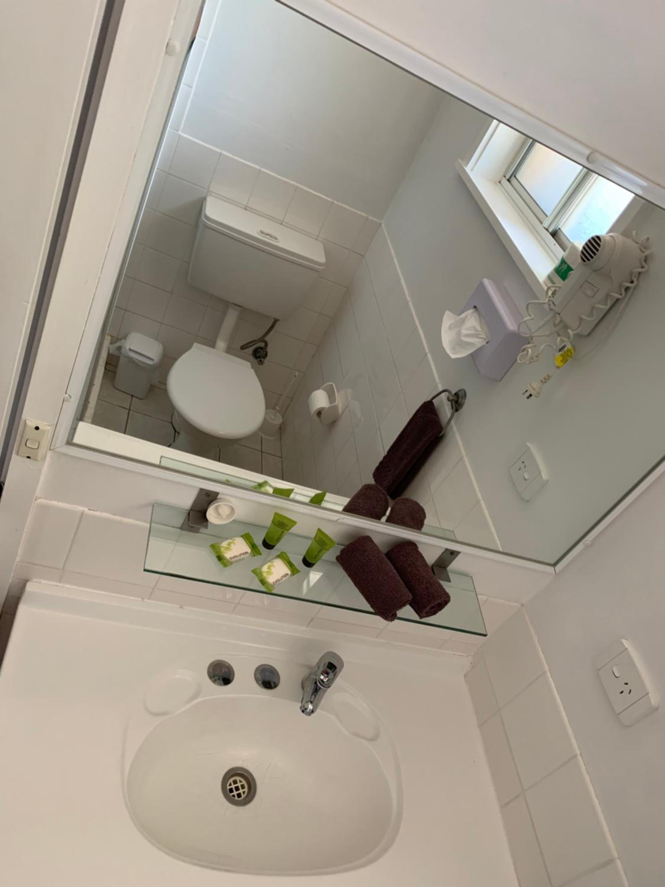 Deluxe King Room - Photo 7