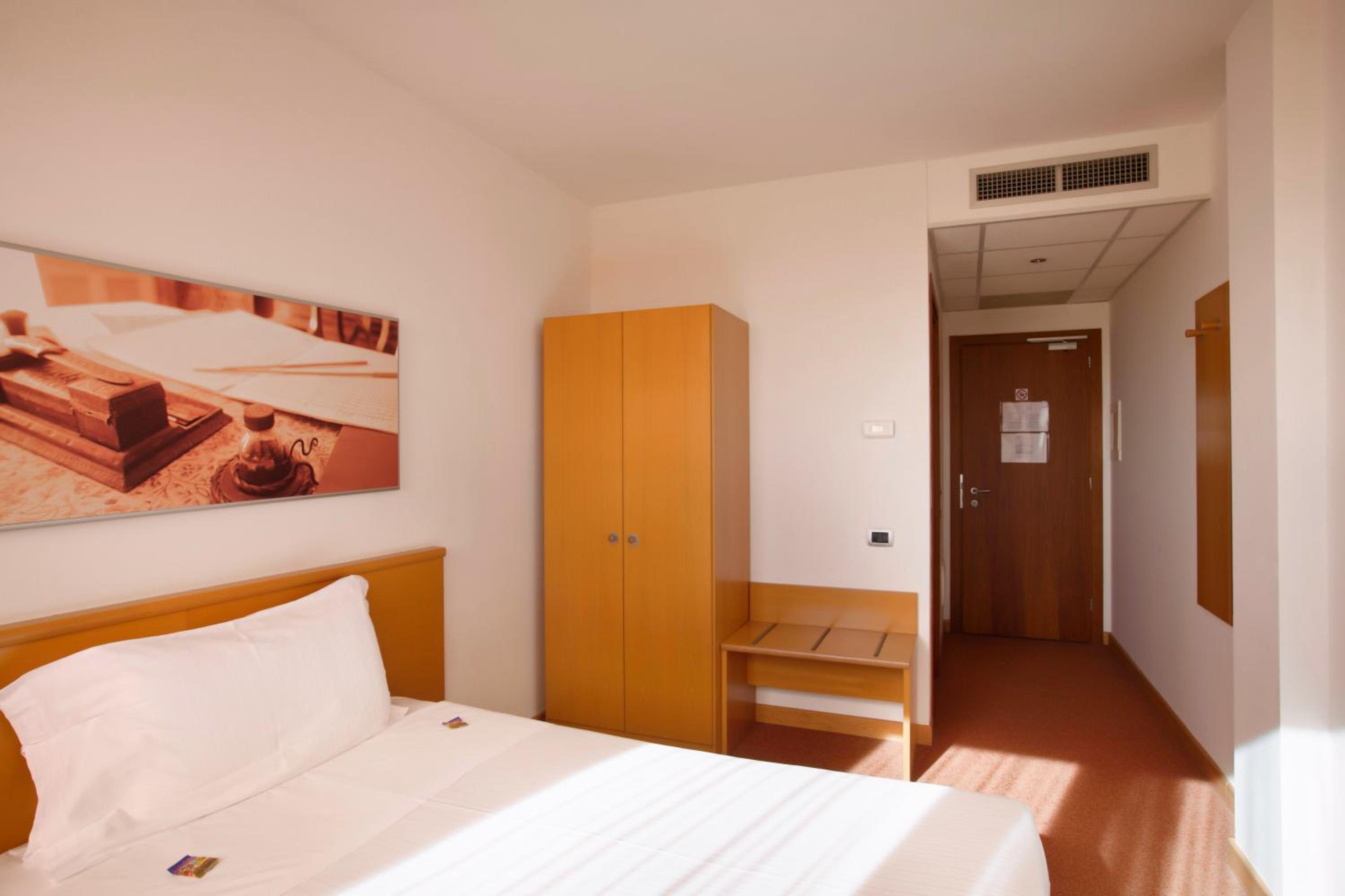 Double Room - Photo 4
