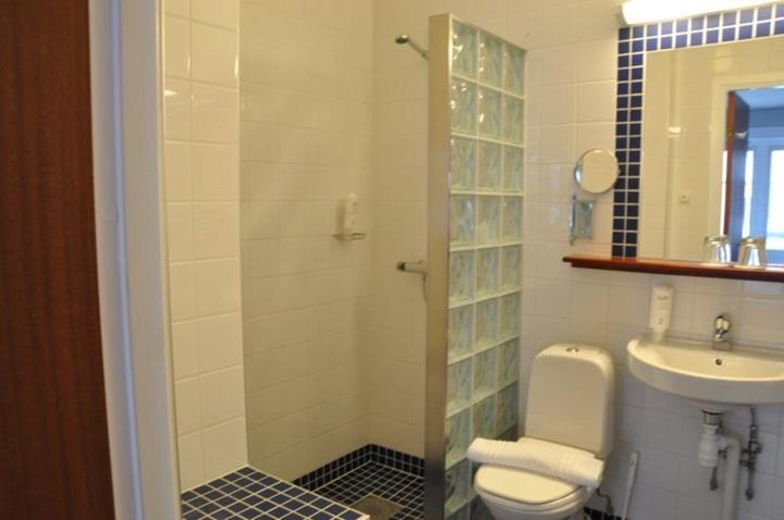 Double or Twin Room - Photo 7