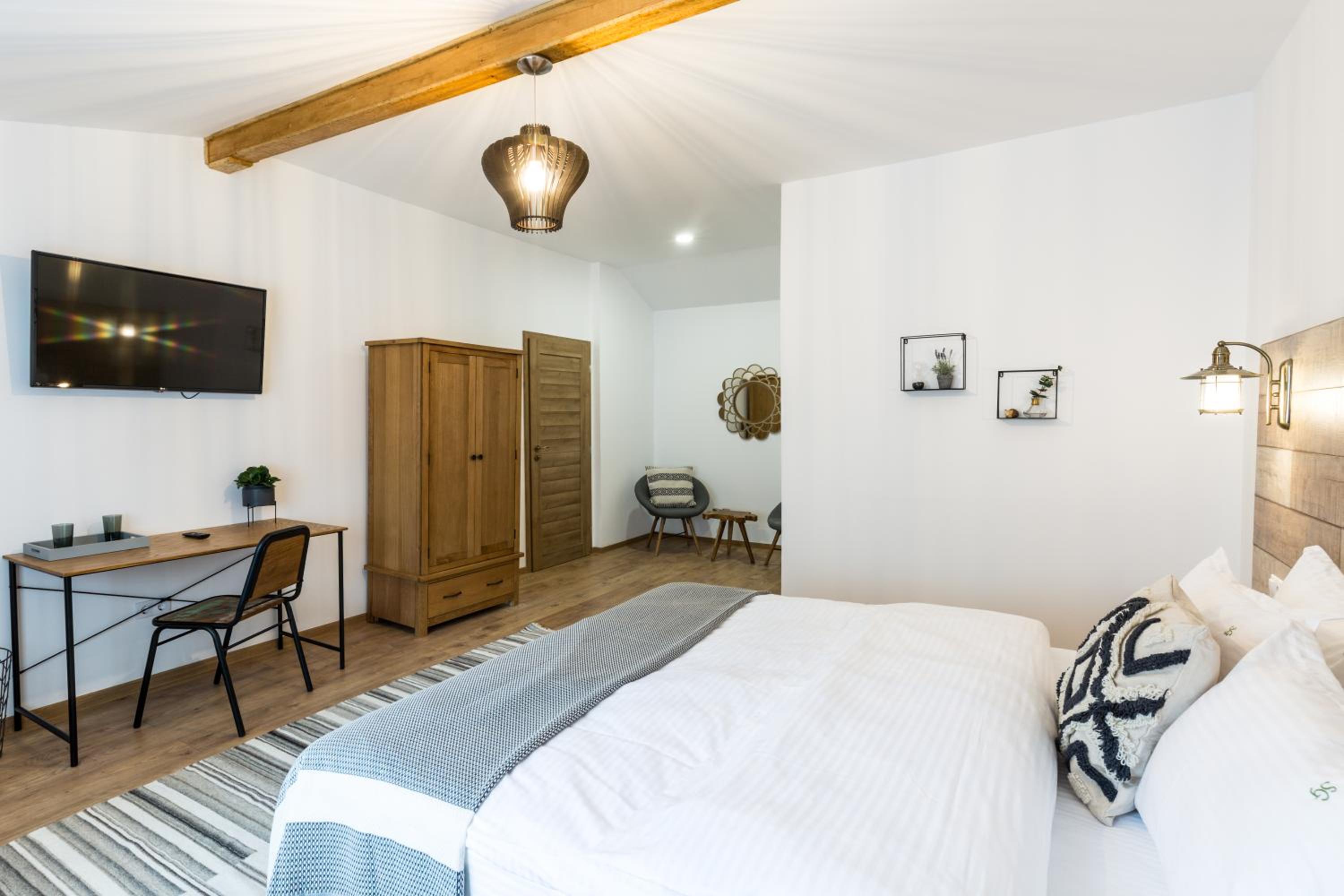 Standard Double Room - Photo 3