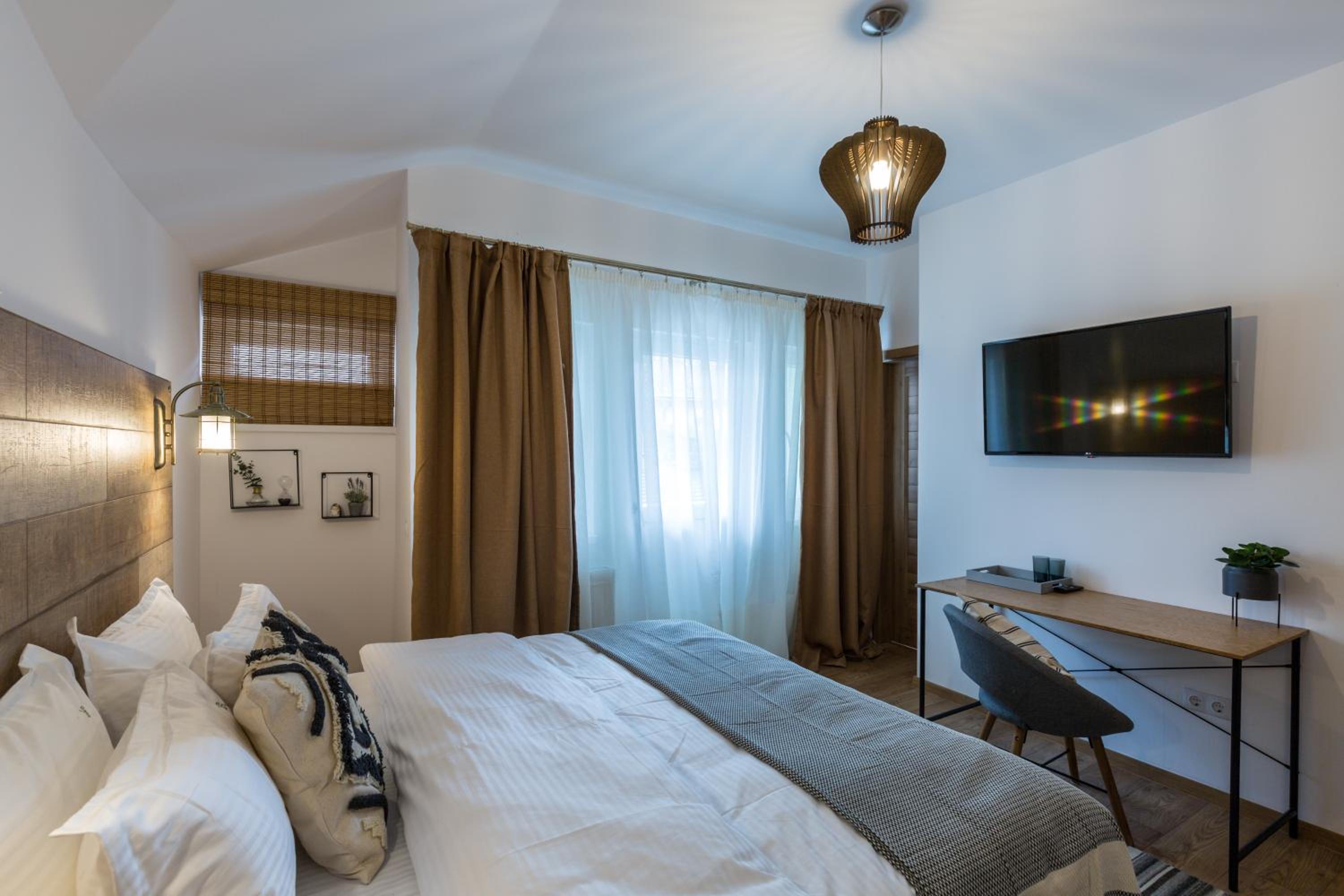 Standard Double Room - Photo 5