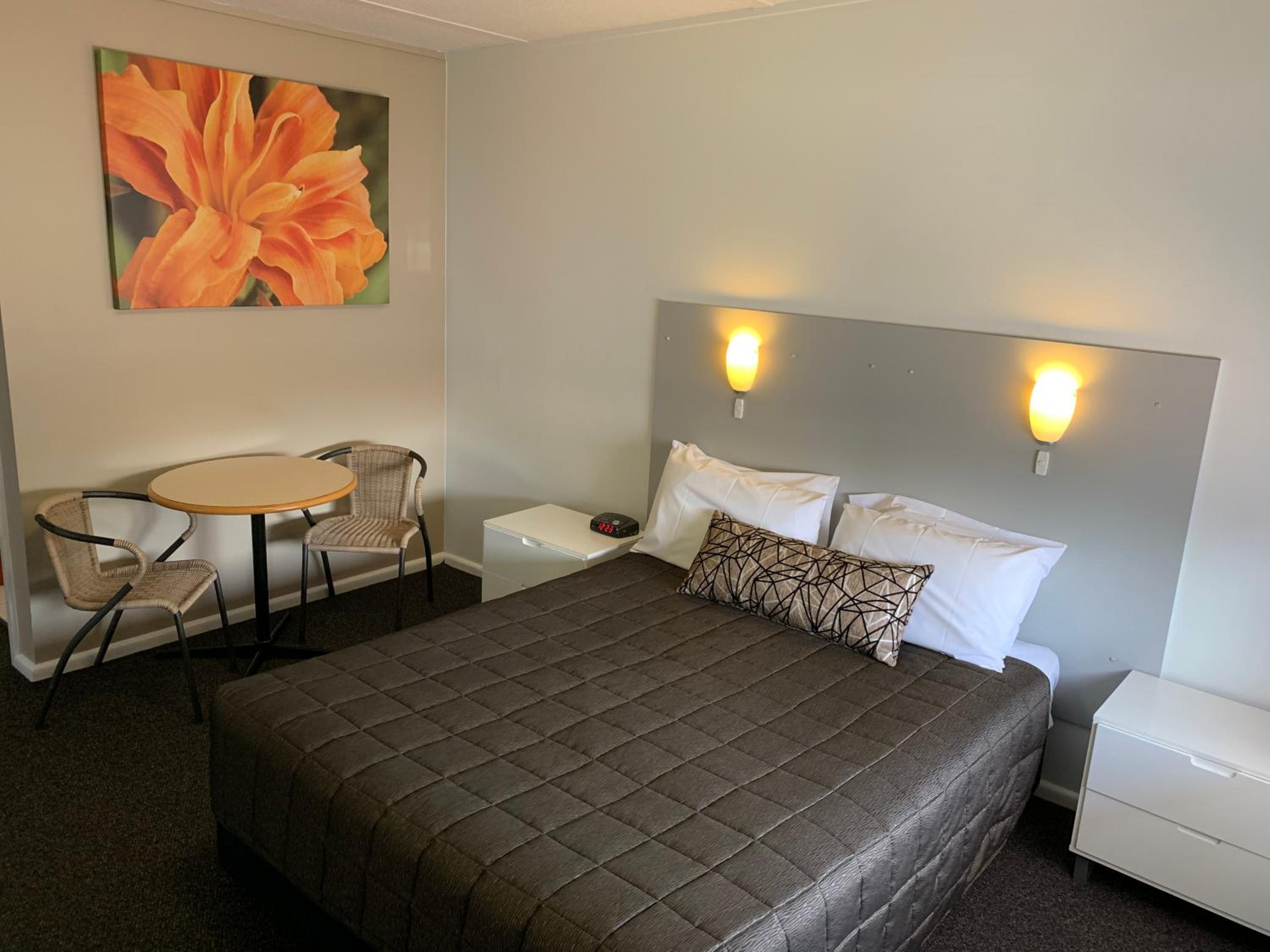 Two-Bedroom Suite - Photo 2