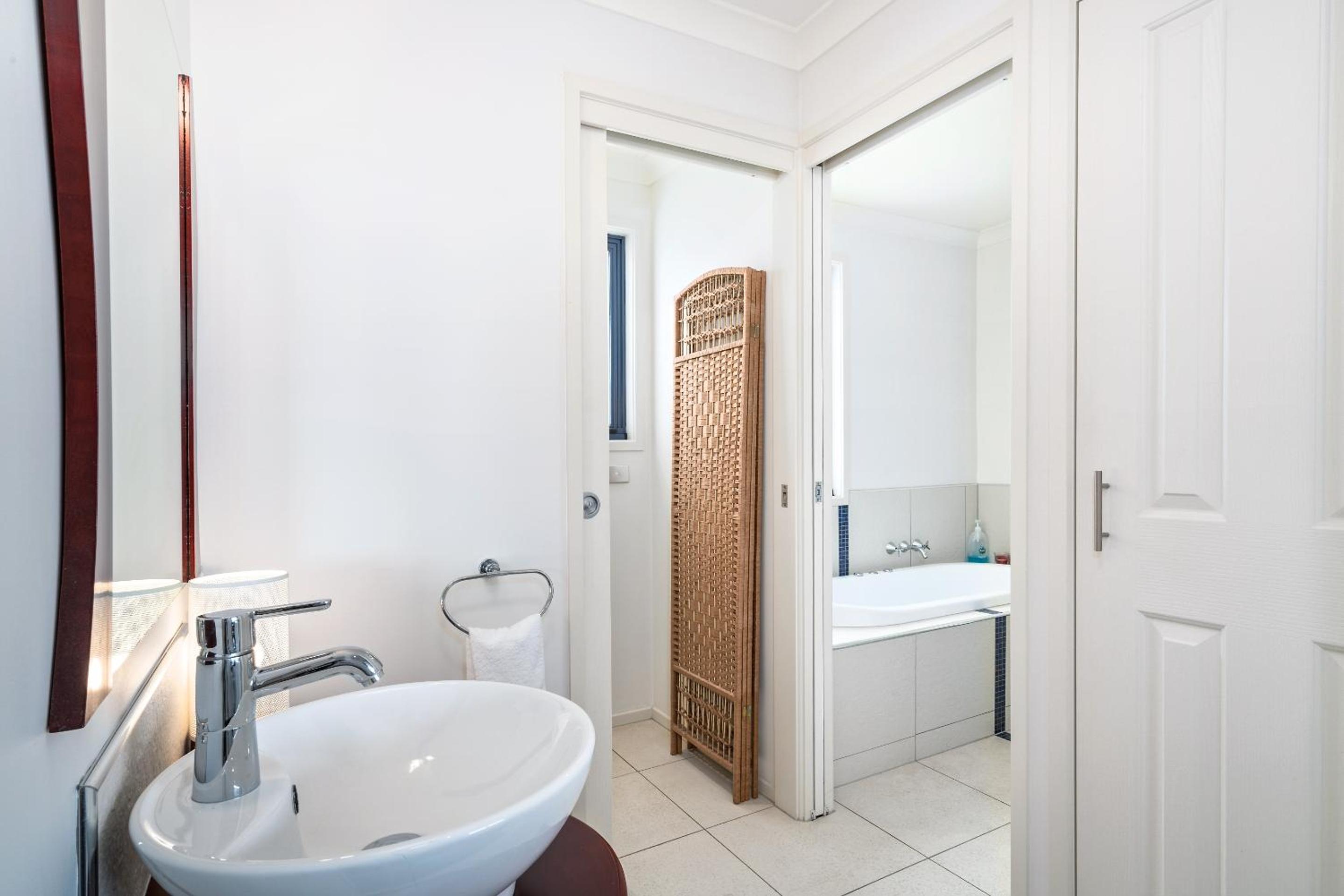 Queen Suite with Spa Bath