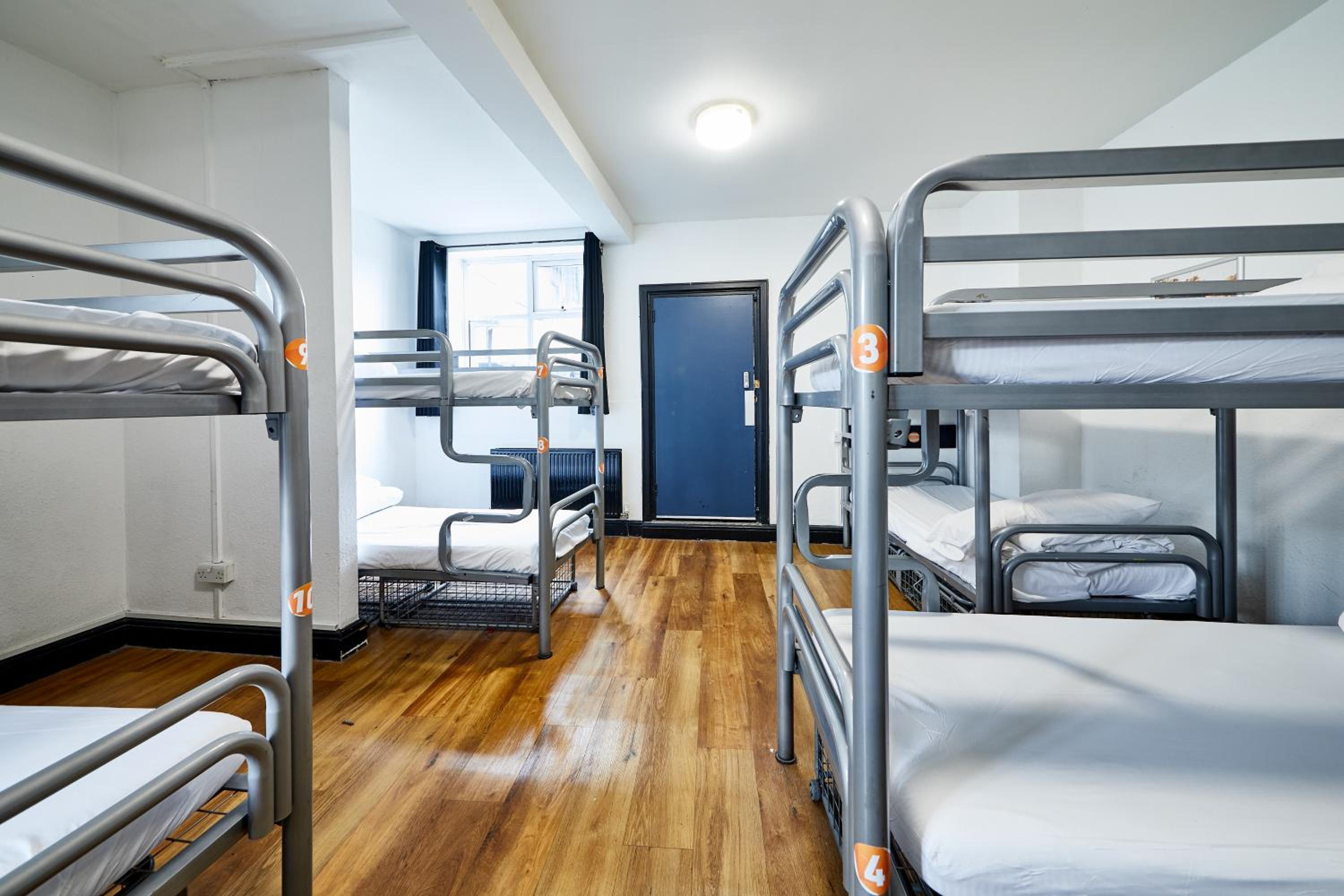 Bed in 10-Bed Mixed Dormitory Room with Shared Bathroom photo 3