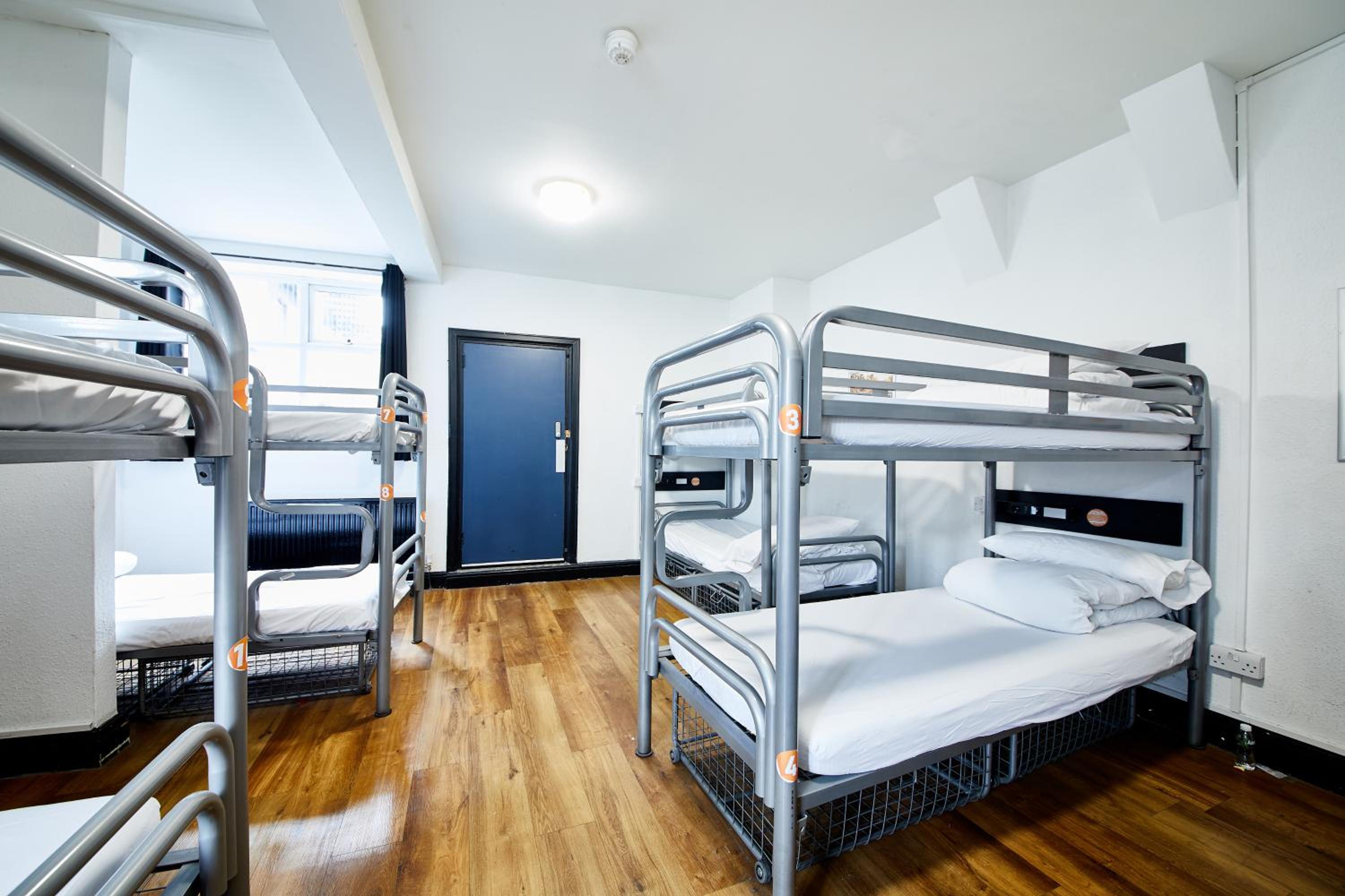 Bed in 10-Bed Mixed Dormitory Room with Shared Bathroom photo 2