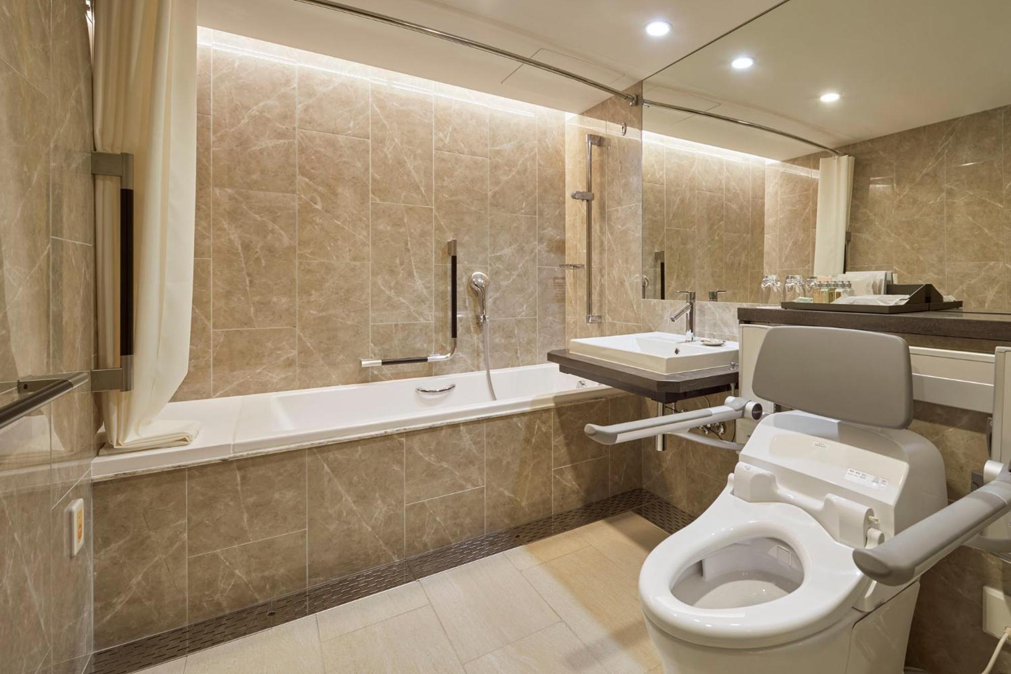 Deluxe Twin – Universal Design – Non-Smoking photo