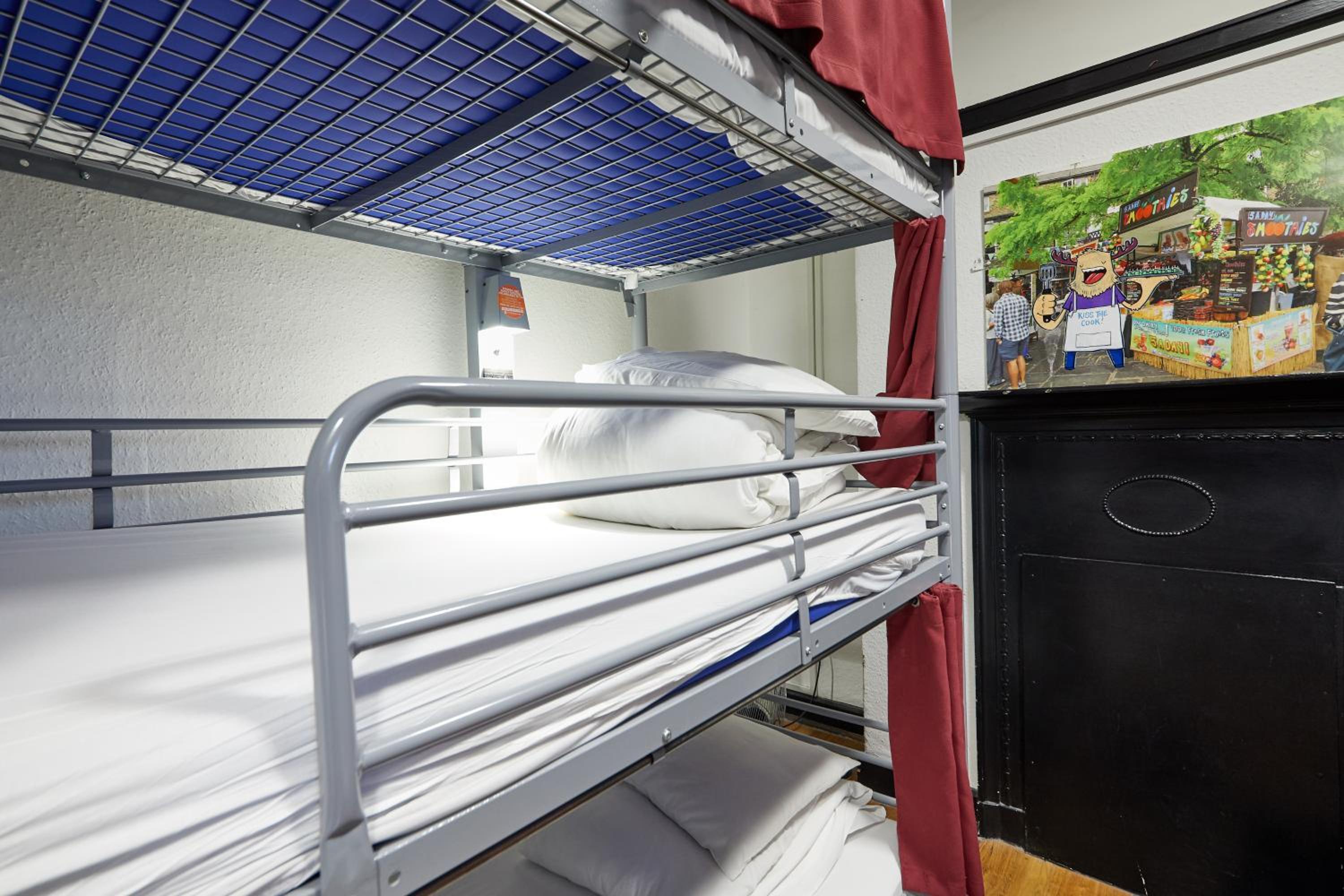 Bed in 9-Bed Female Ensuite Dormitory Room photo 1