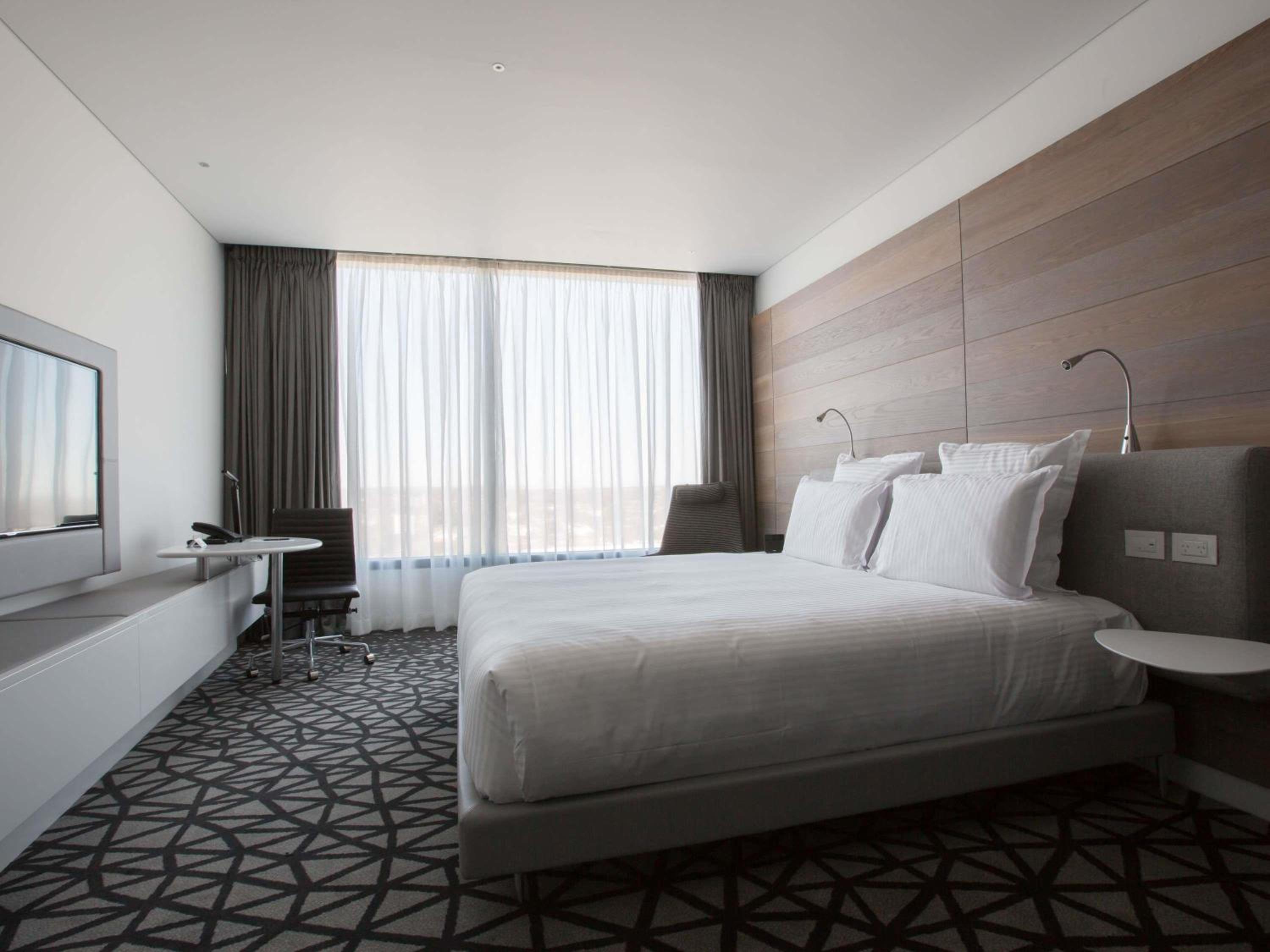 Deluxe Corner Room with King Bed