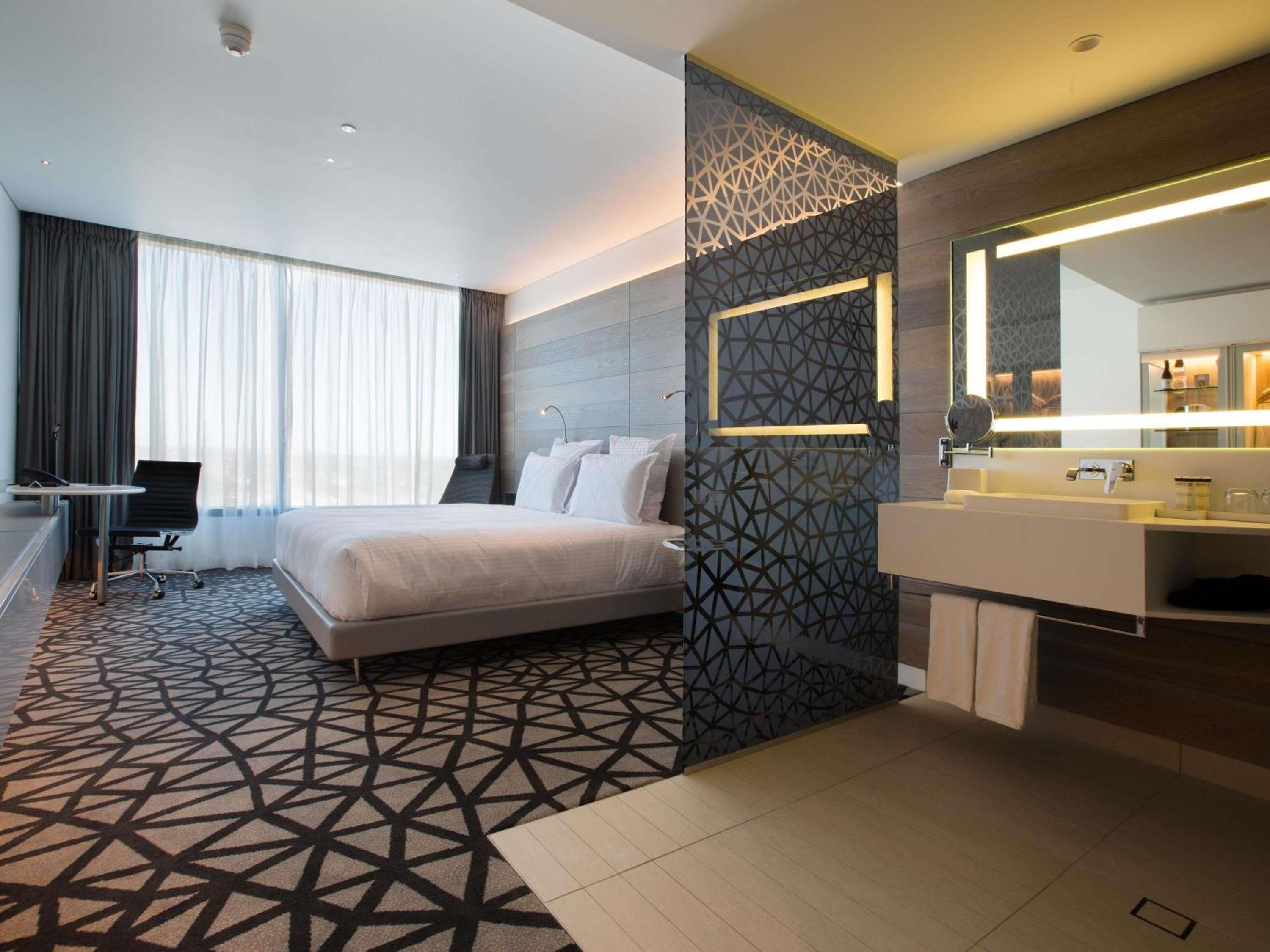 Deluxe Corner Room with King Bed