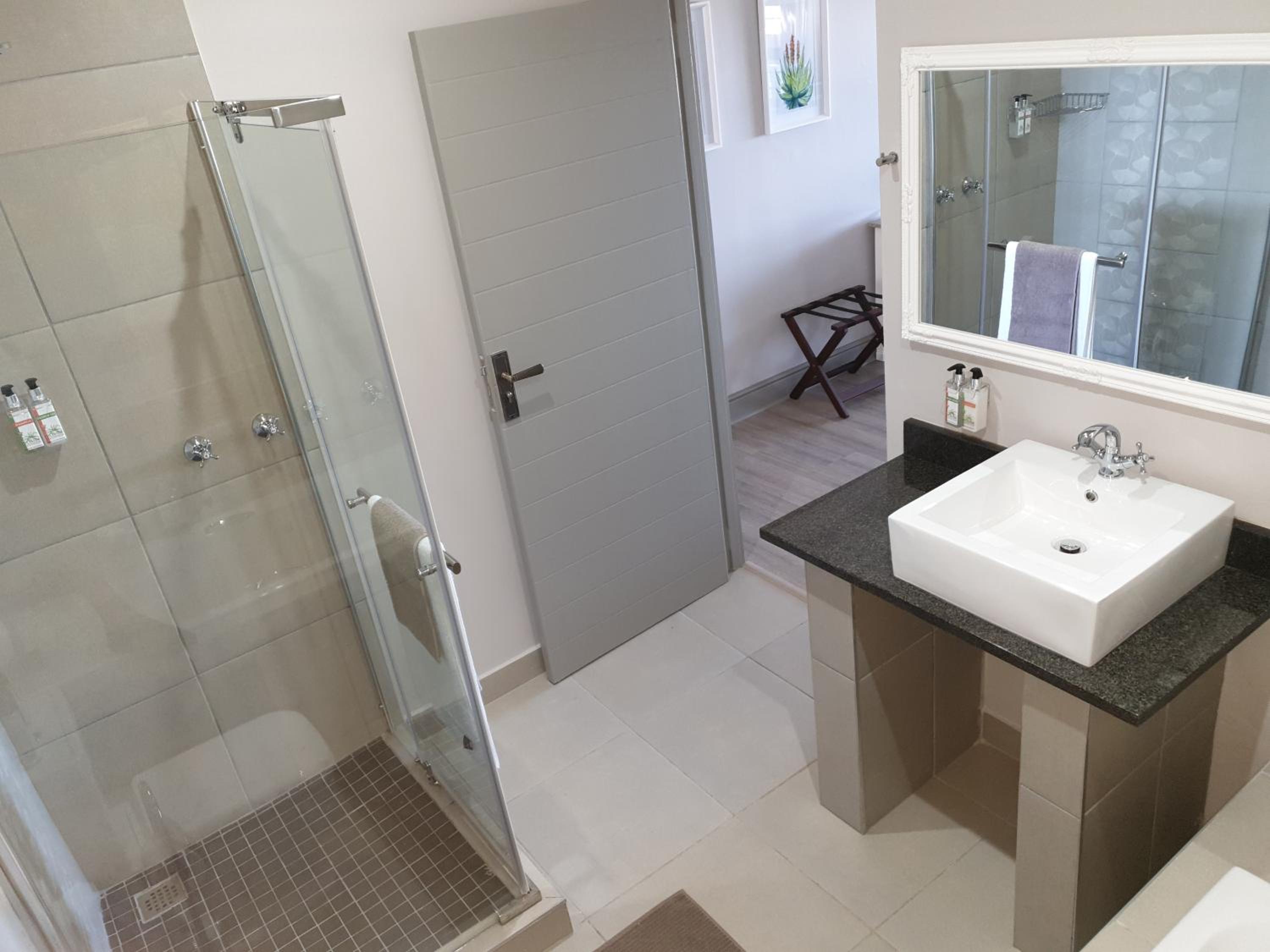 Luxury Suite - Photo 3