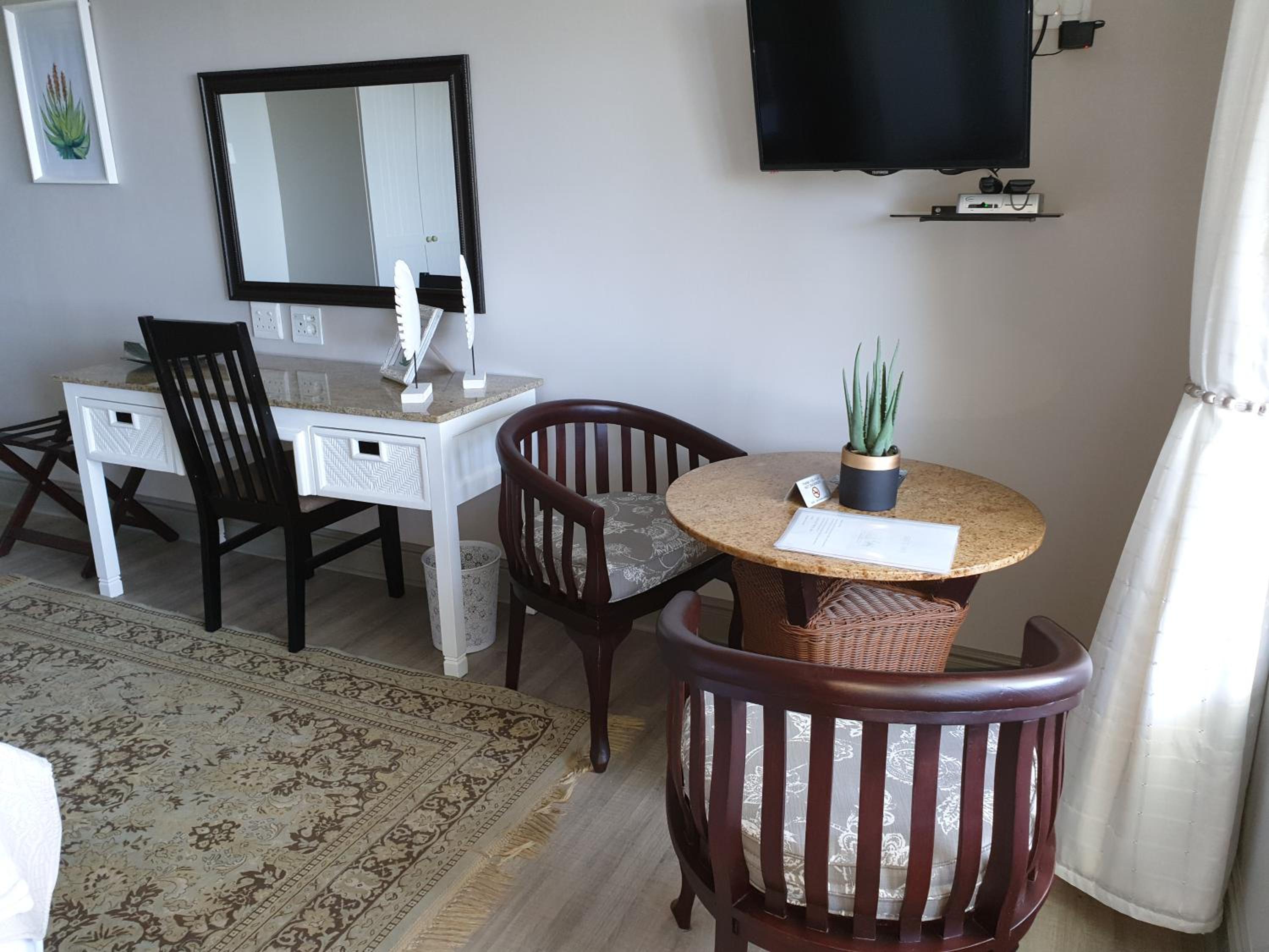 Luxury Suite - Photo 10