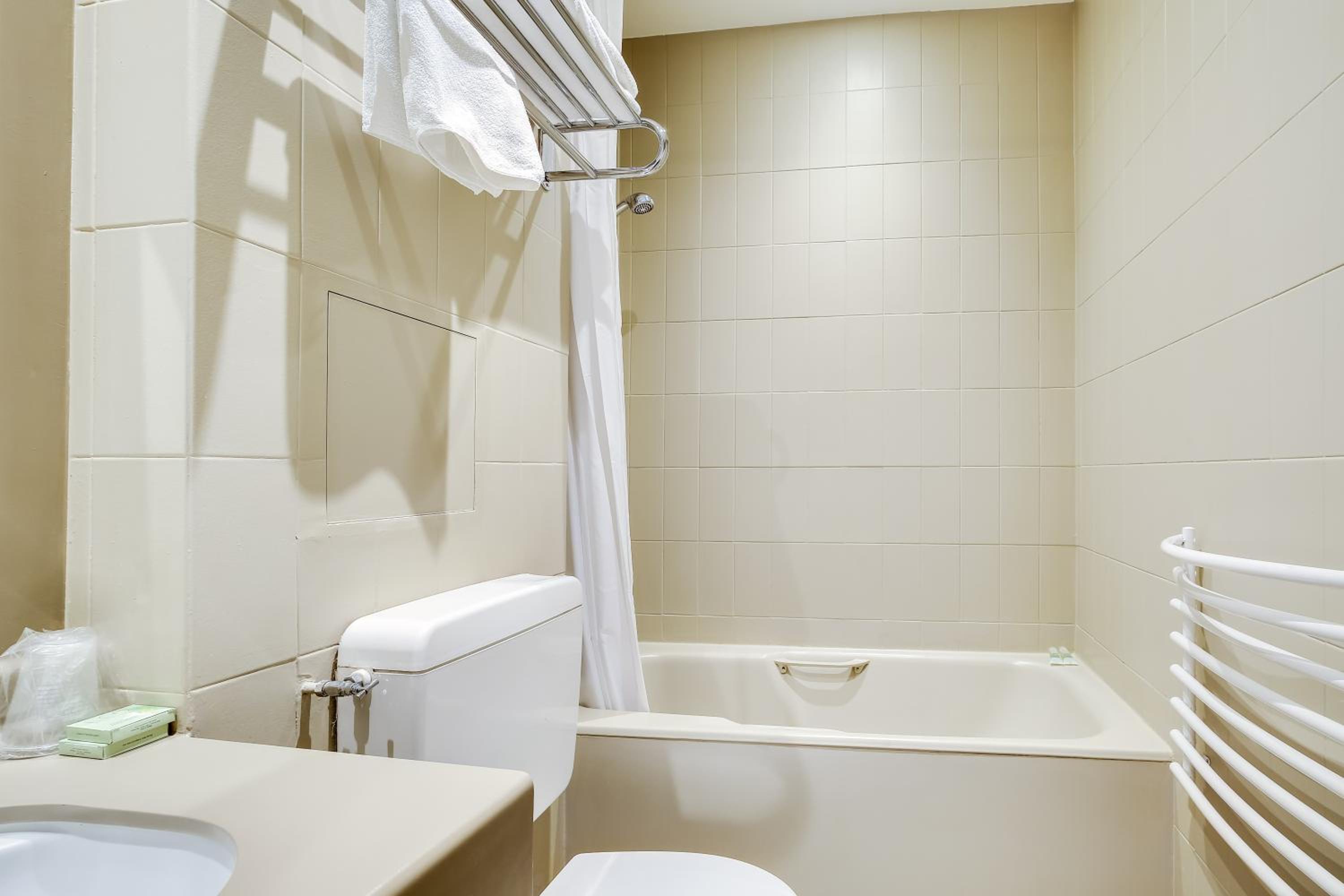 Double Room - Photo 6