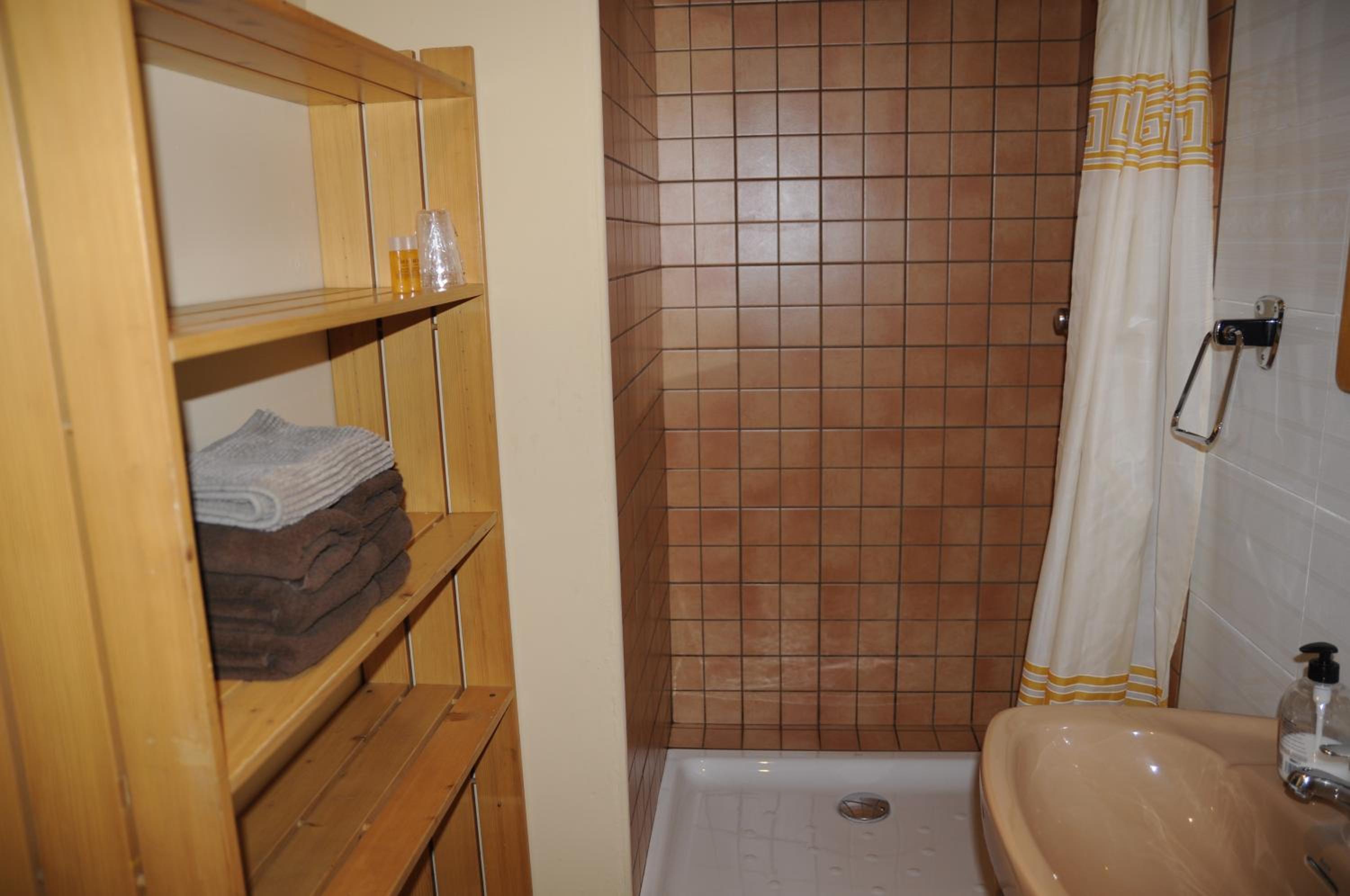 Double or Twin Room - Photo 5