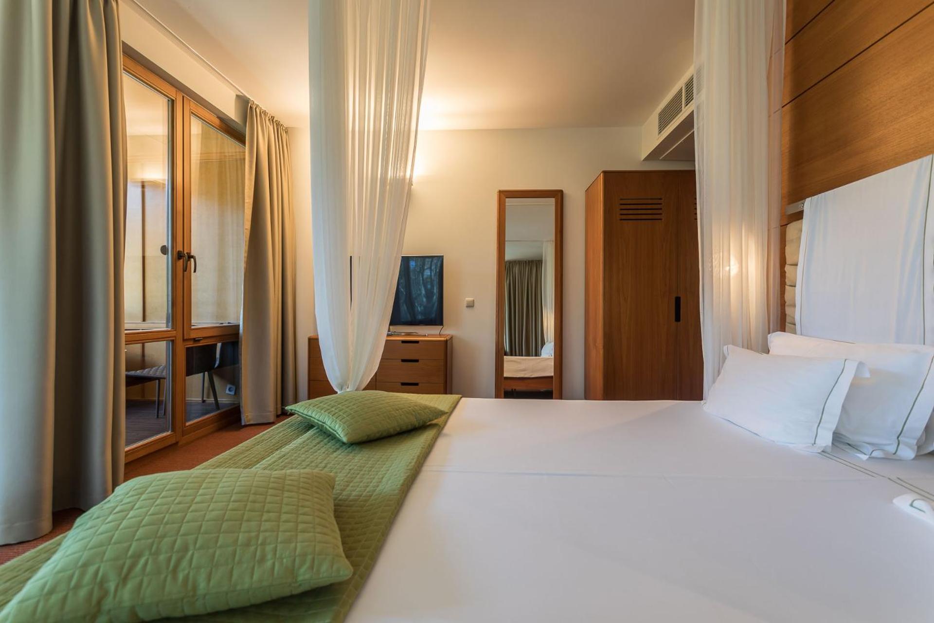 Deluxe Double Room with Spa Access - Building Luxury - Photo 2