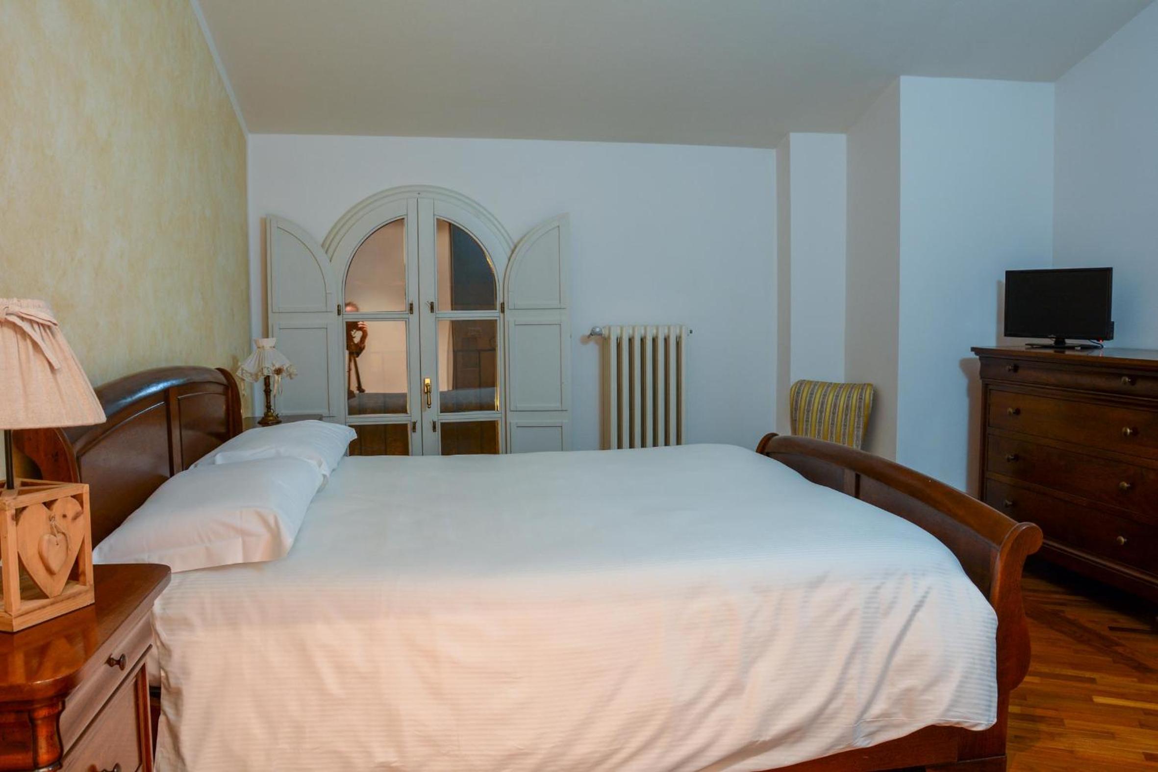 King Room with Spa Bath - Photo 2