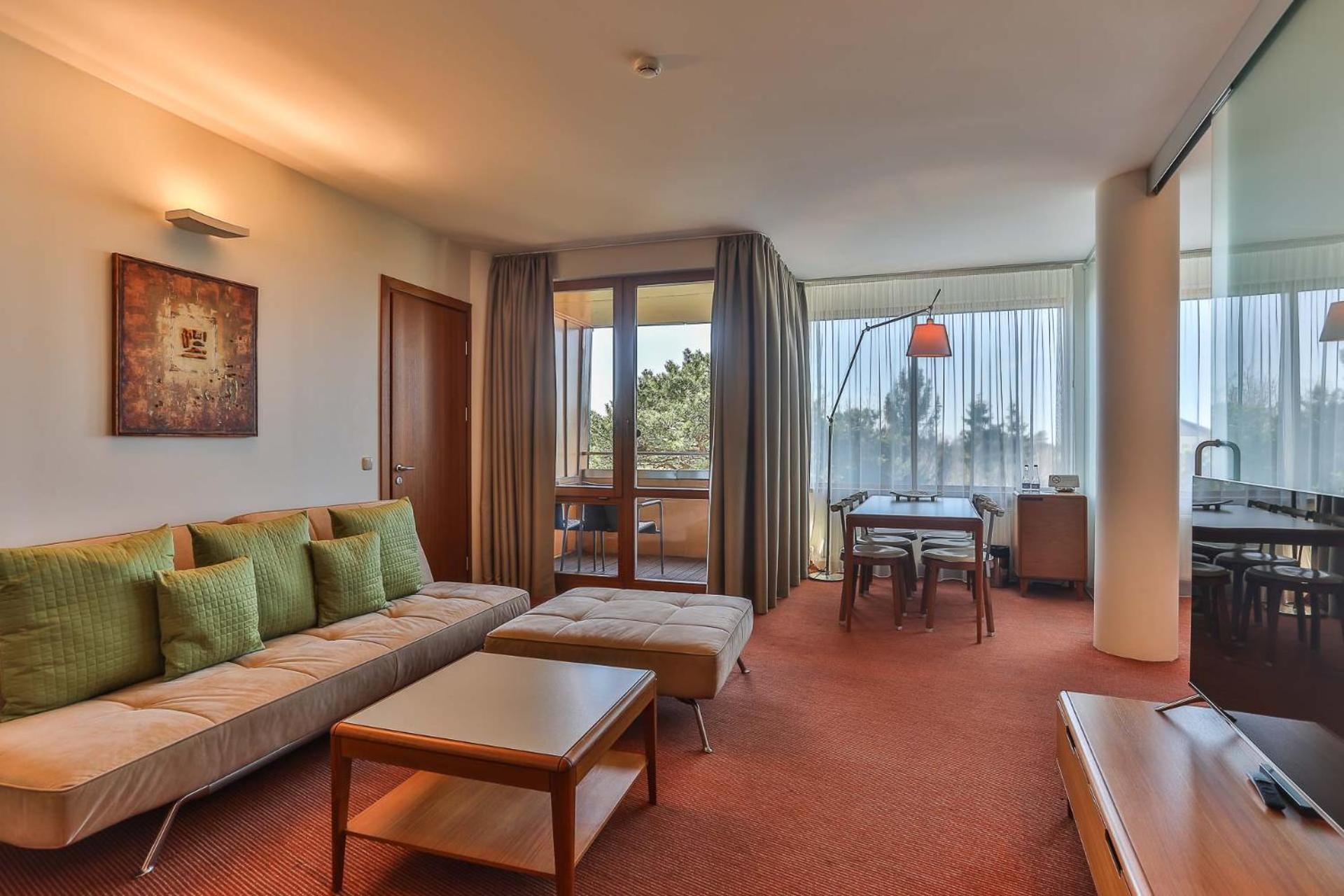 Deluxe Suite with Spa Access - Building Luxury - Photo 1