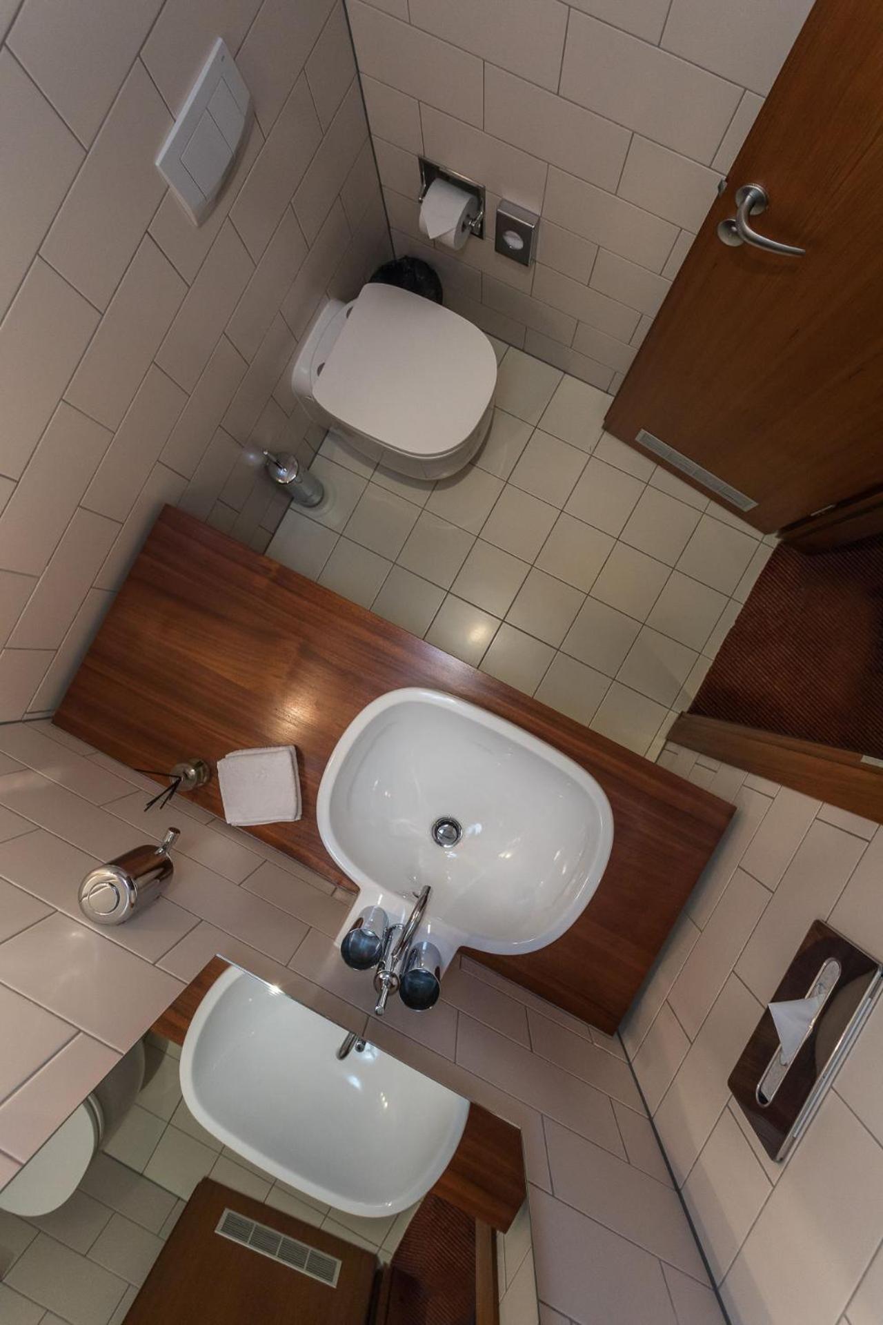 Deluxe Suite with Spa Access - Building Luxury - Photo 2