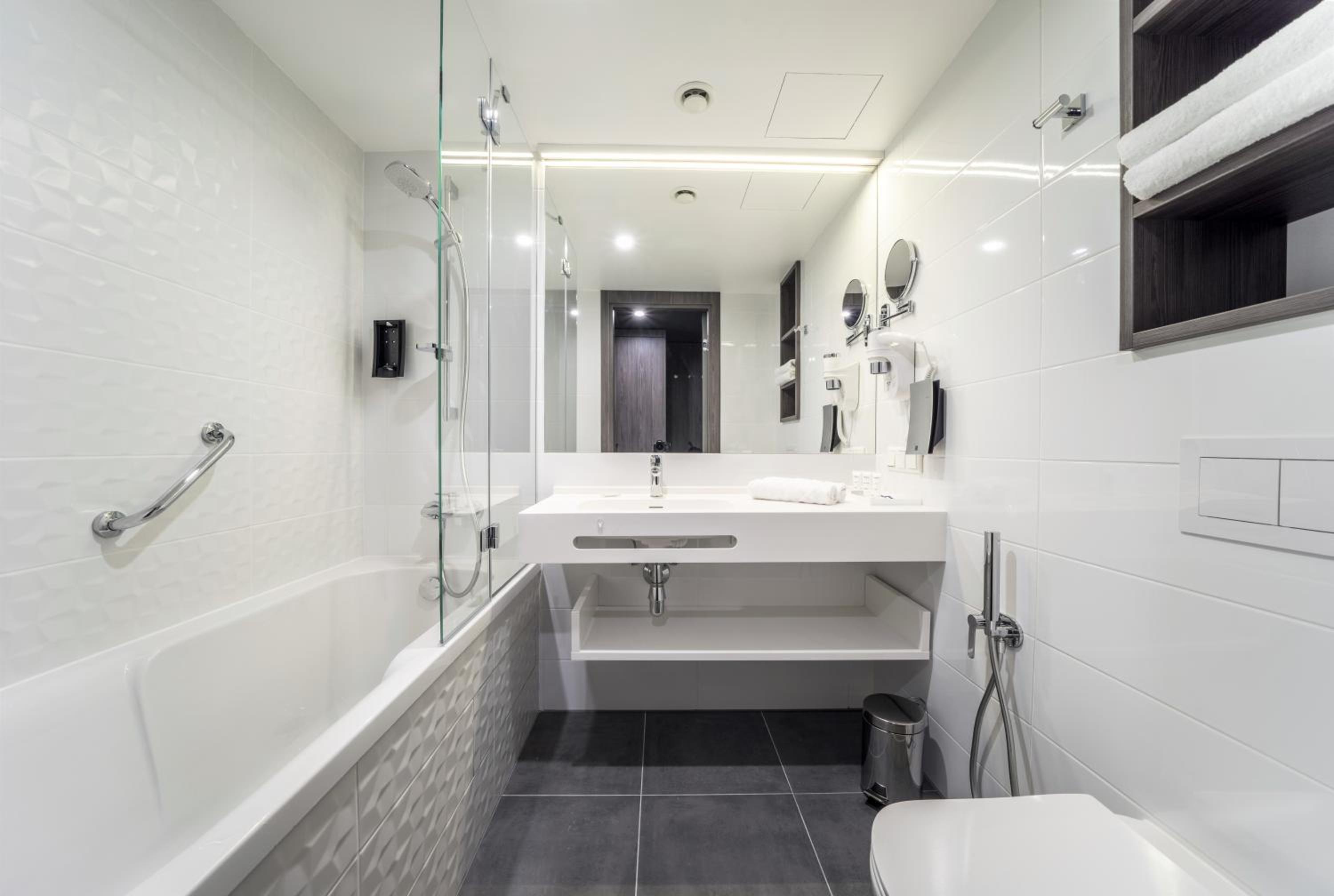 "Riverside" Double or Twin Room - Photo 2