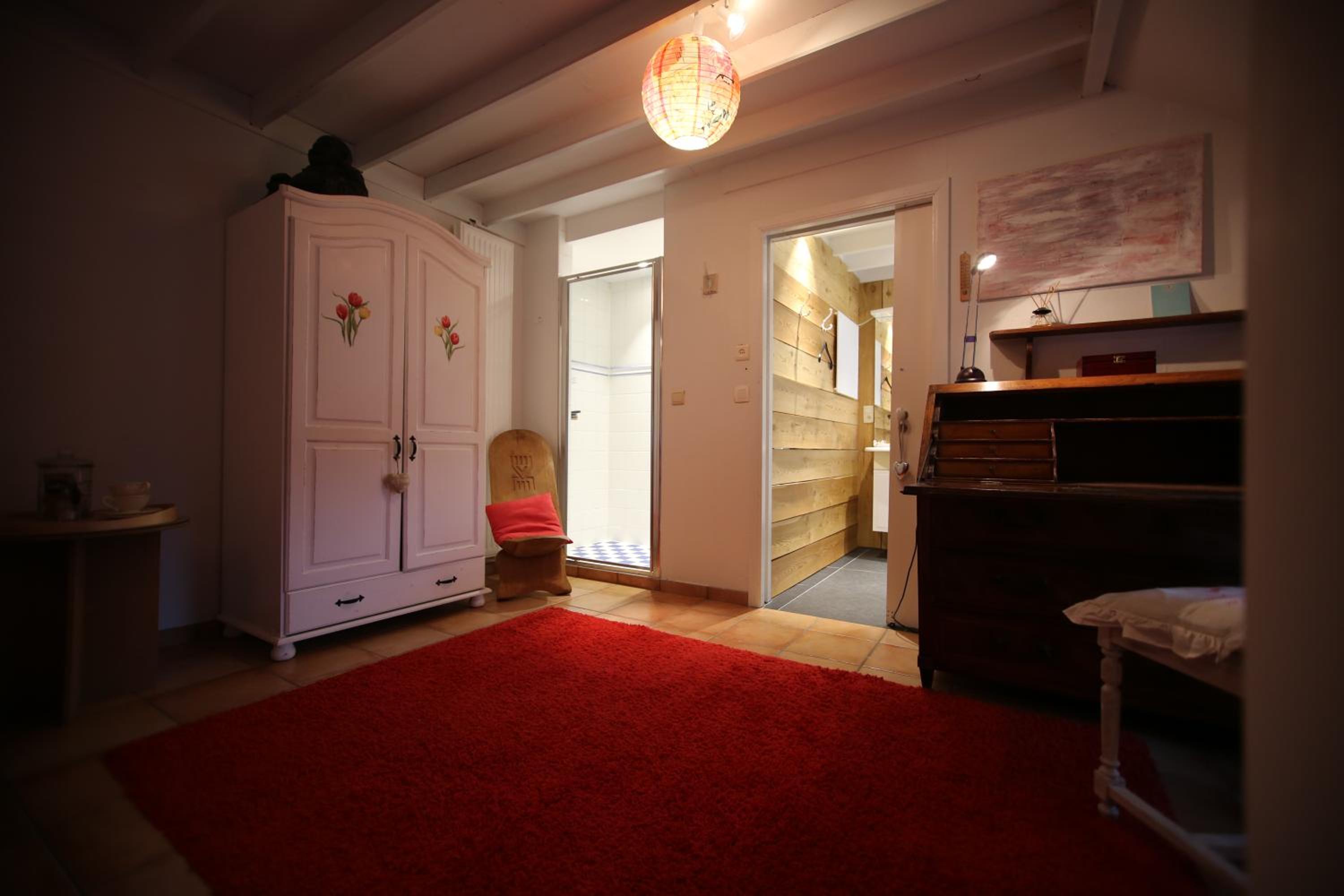 Double Room with Pool View - Photo 4