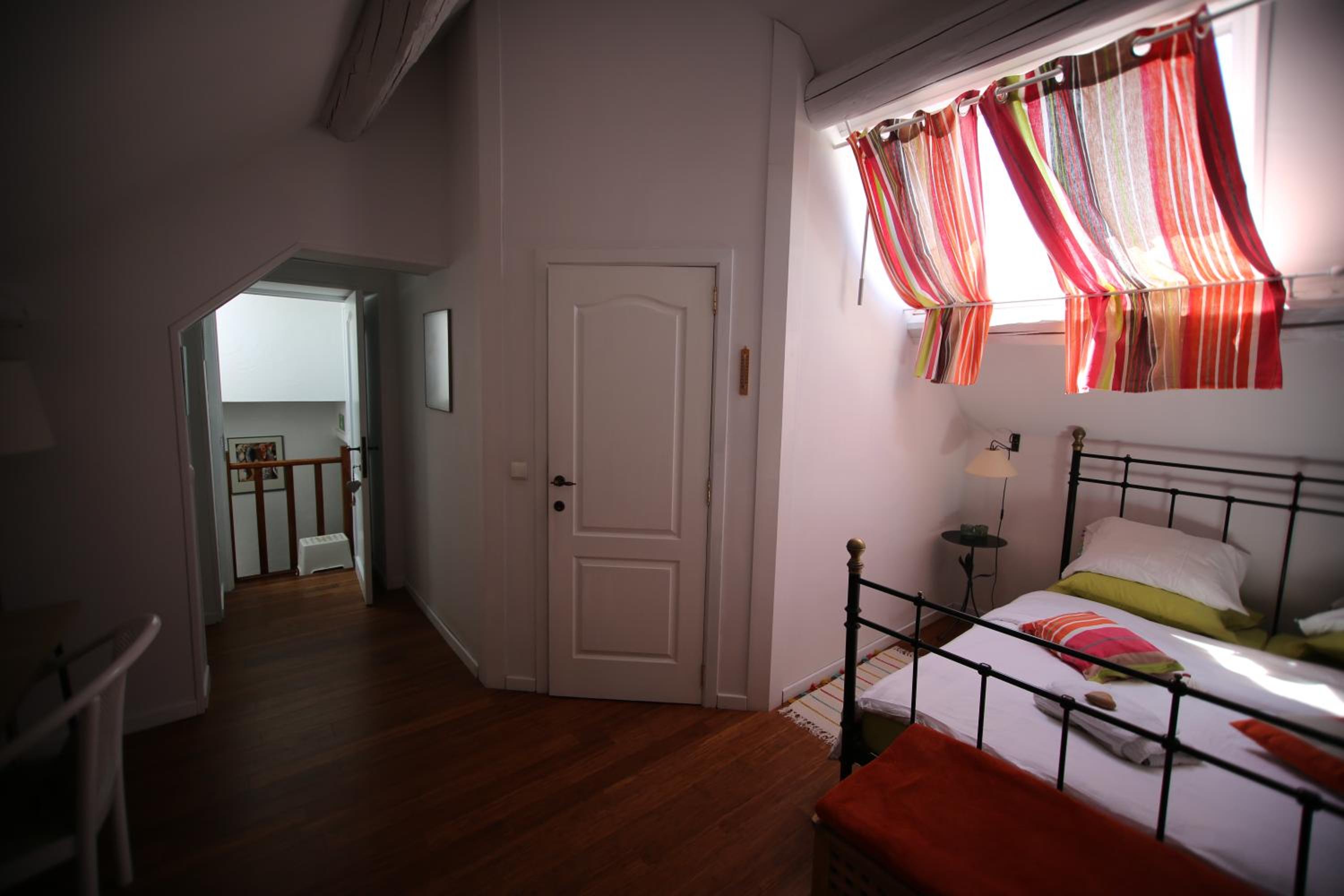 Deluxe Double Room with Bath - Photo 1
