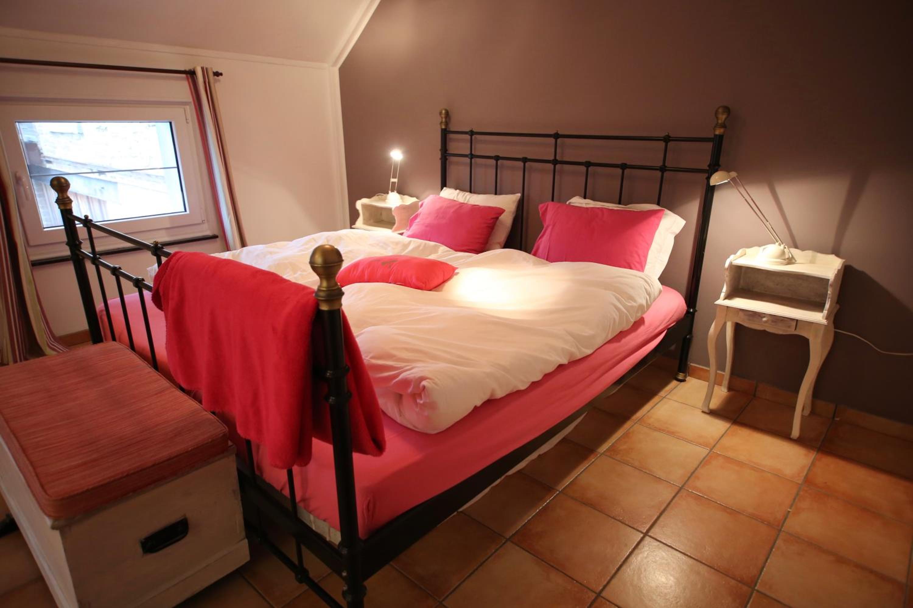 Double Room with Pool View - Photo 5