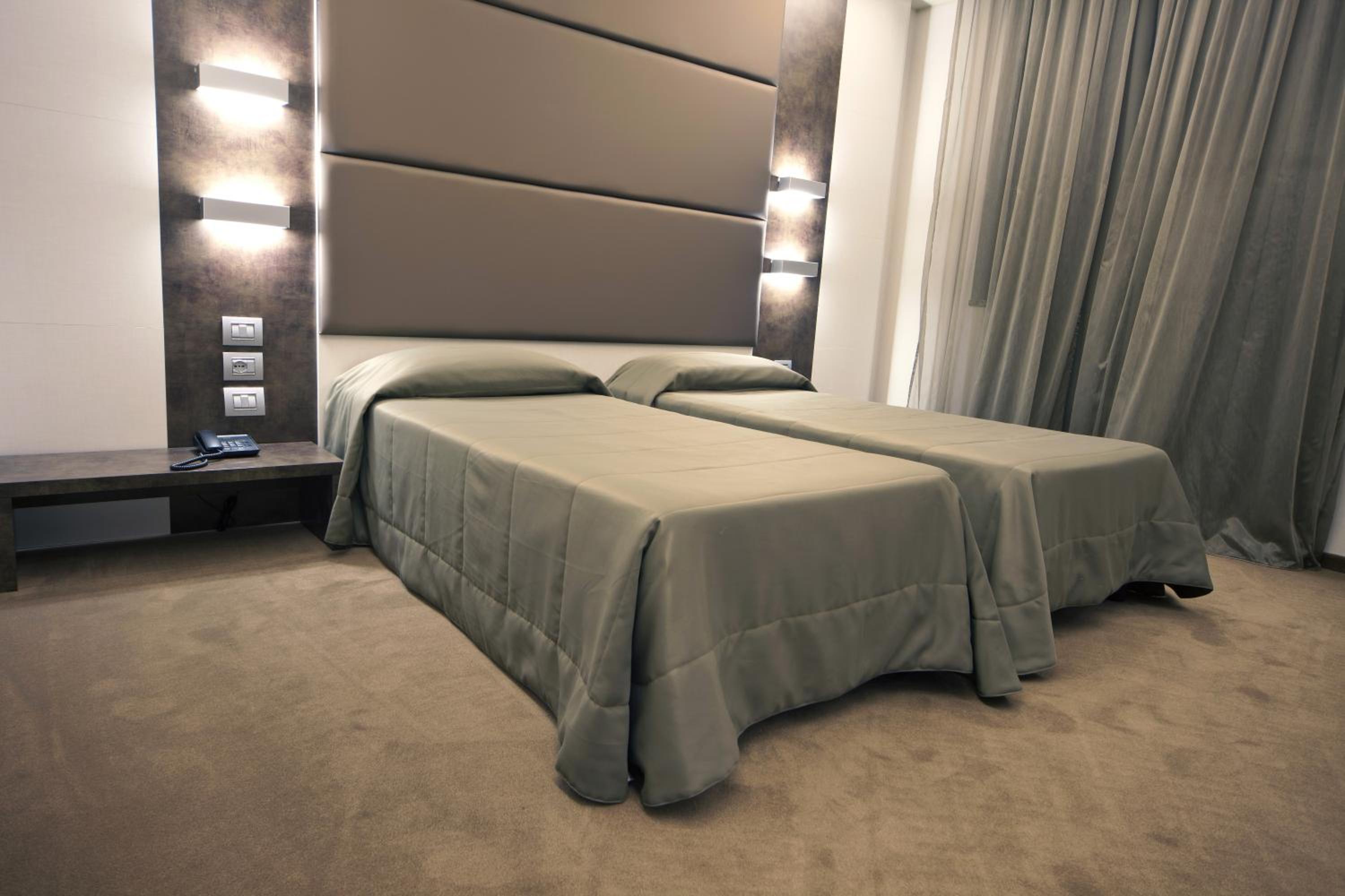 Twin Room - Photo 1