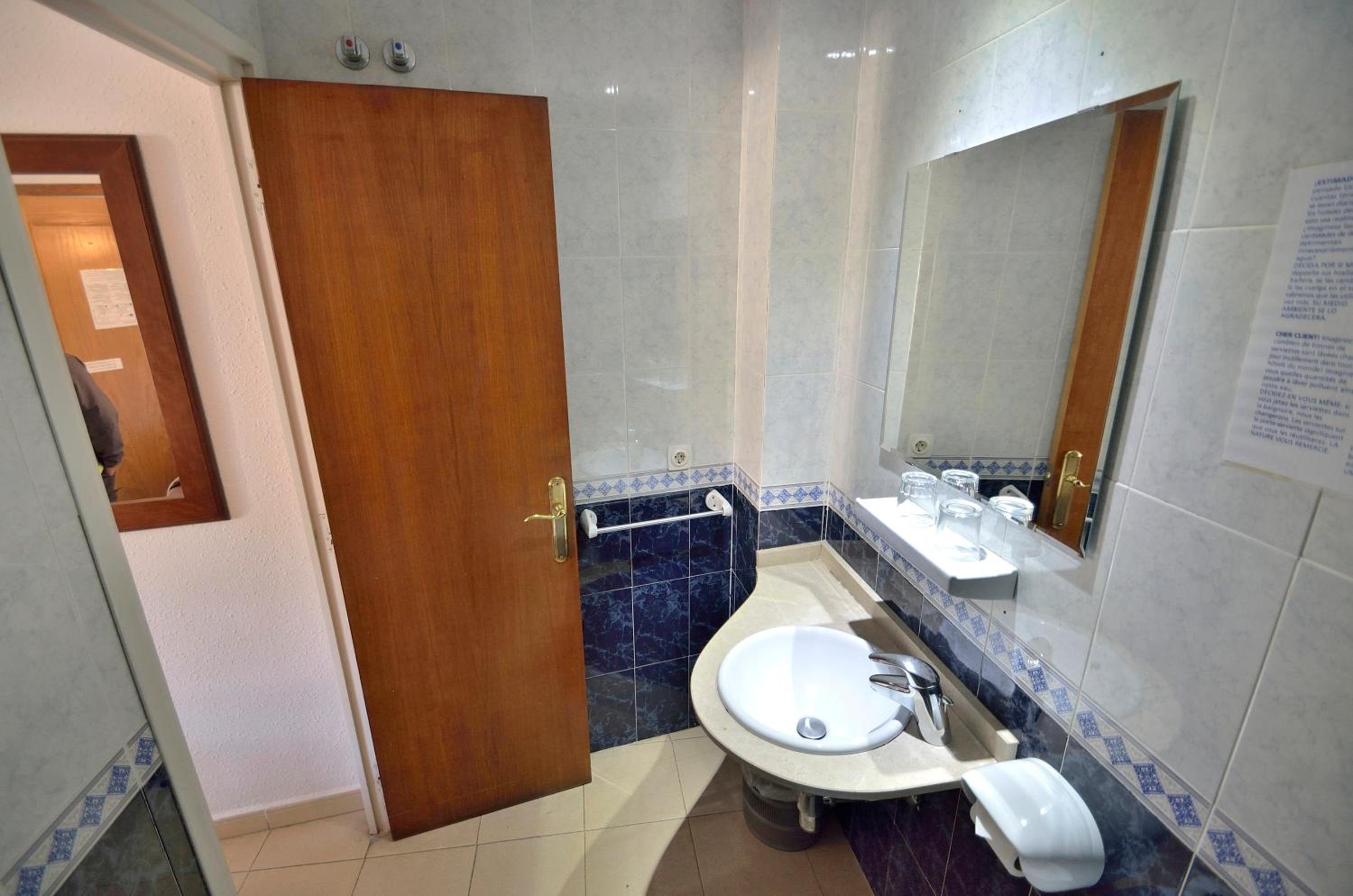 Quadruple Room - Photo 6